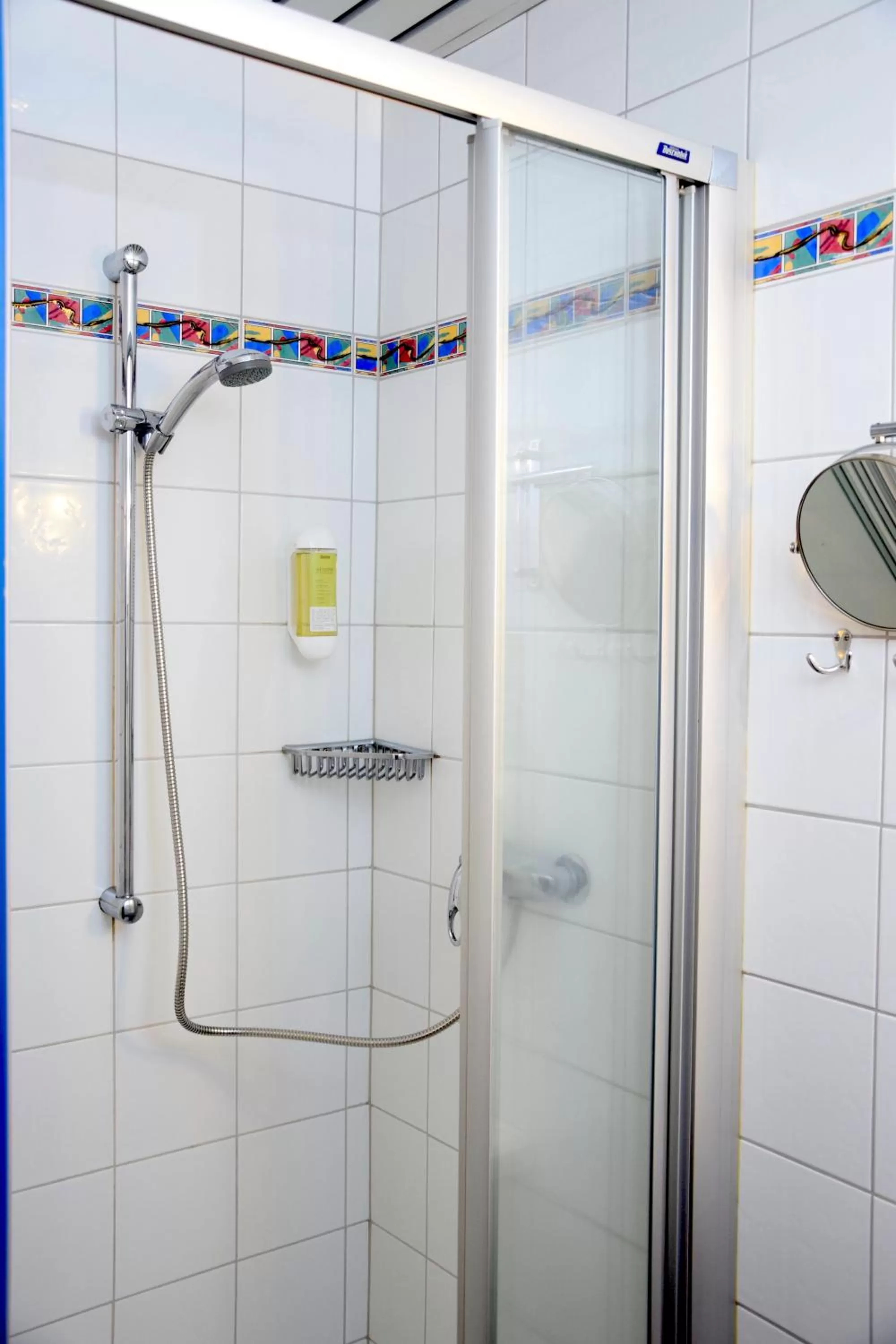 Shower in Rathskeller Weitra