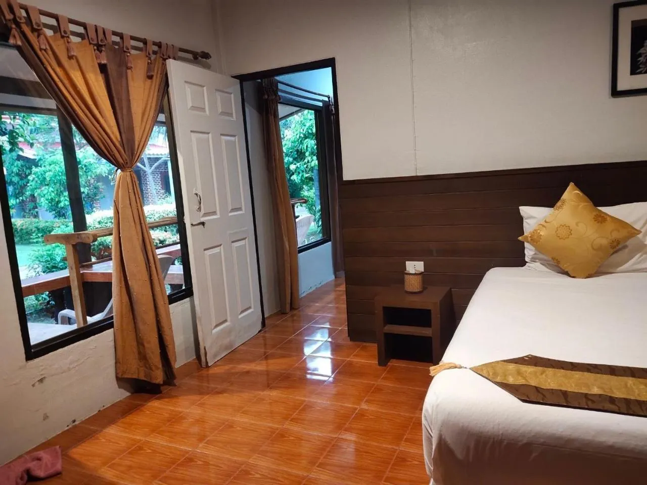 Bedroom, Bed in Lanta Nice Beach Resort - SHA Extra Plus
