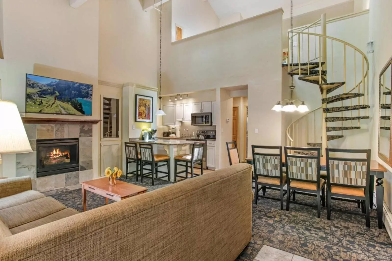 Kitchen or kitchenette, Seating Area in Bluegreen's StreamSide at Vail