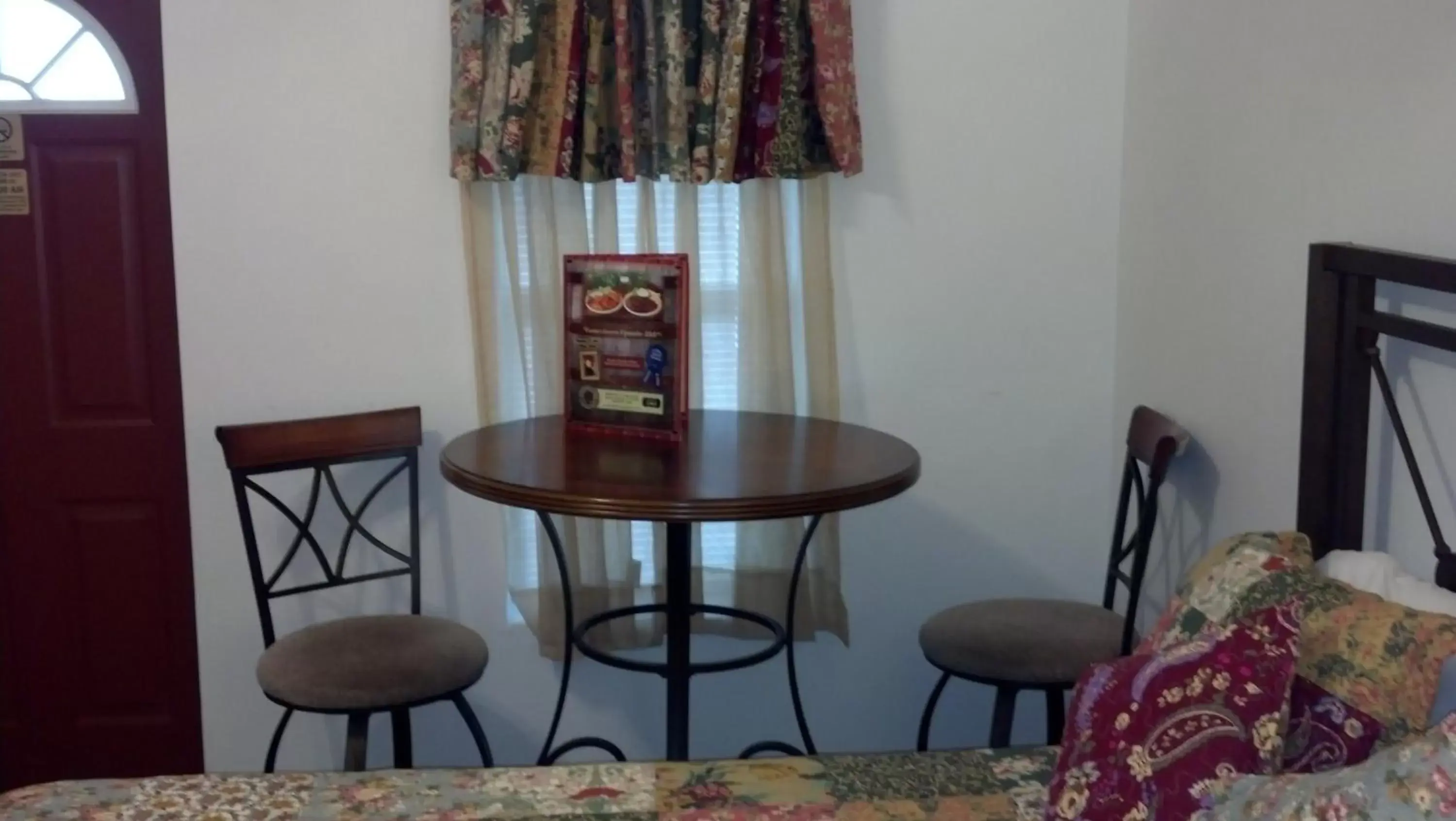 Dining area, Seating Area in Buffalo Chip's Ranch House Motel