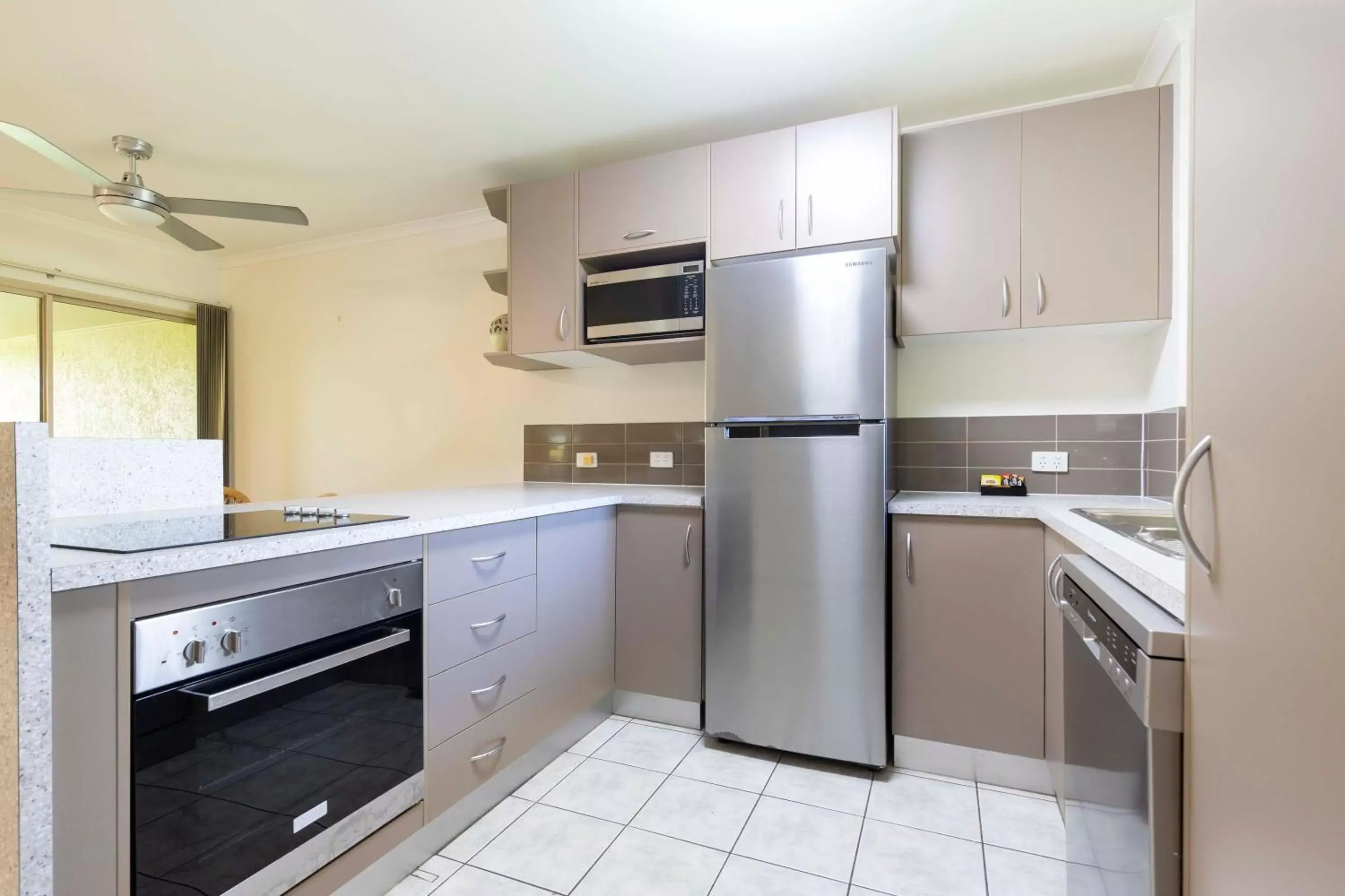 Kitchen/Kitchenette in Port Douglas Sands Resort