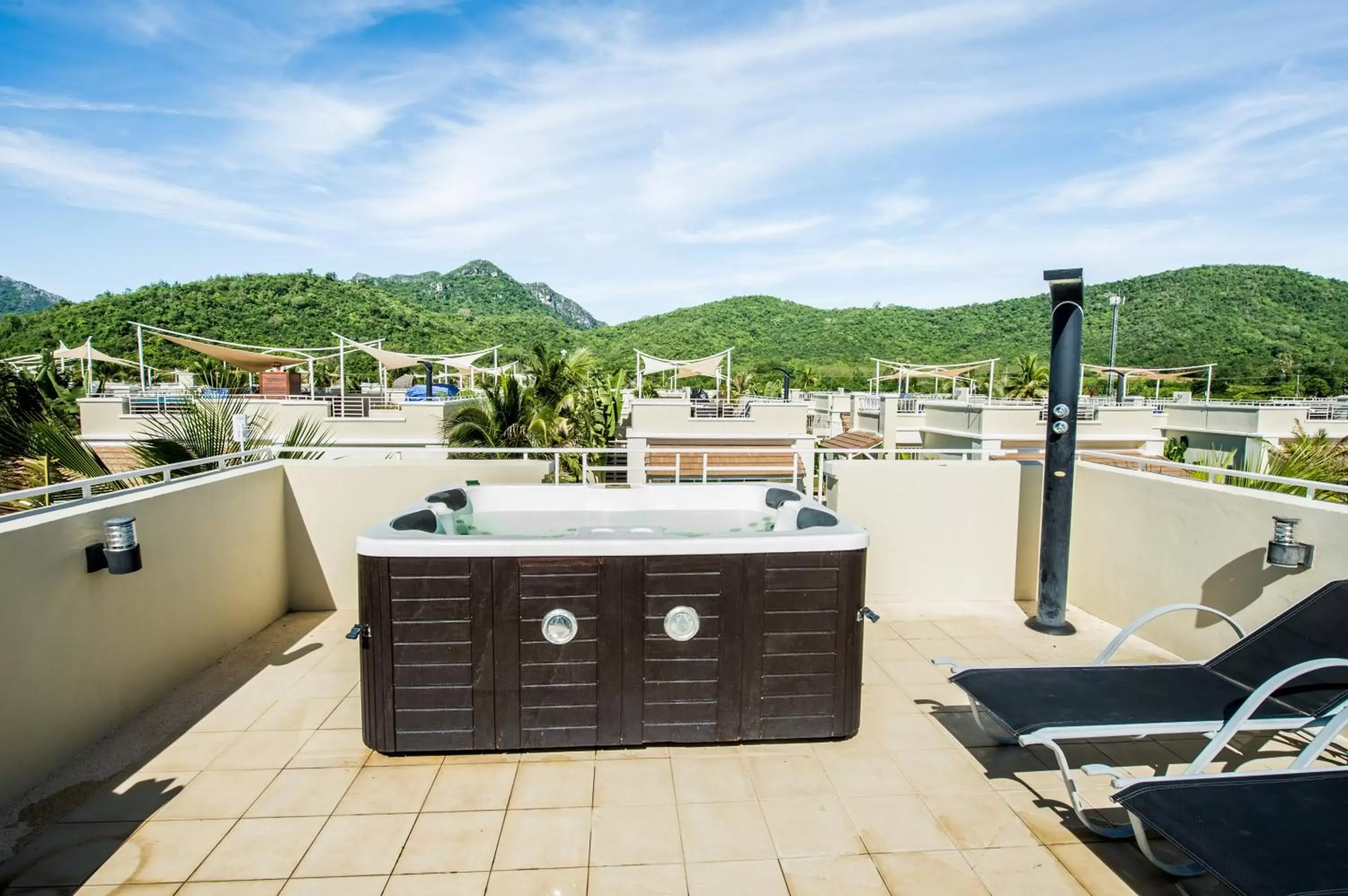 Hot Tub, Balcony/Terrace in Oriental Beach Pearl Resort