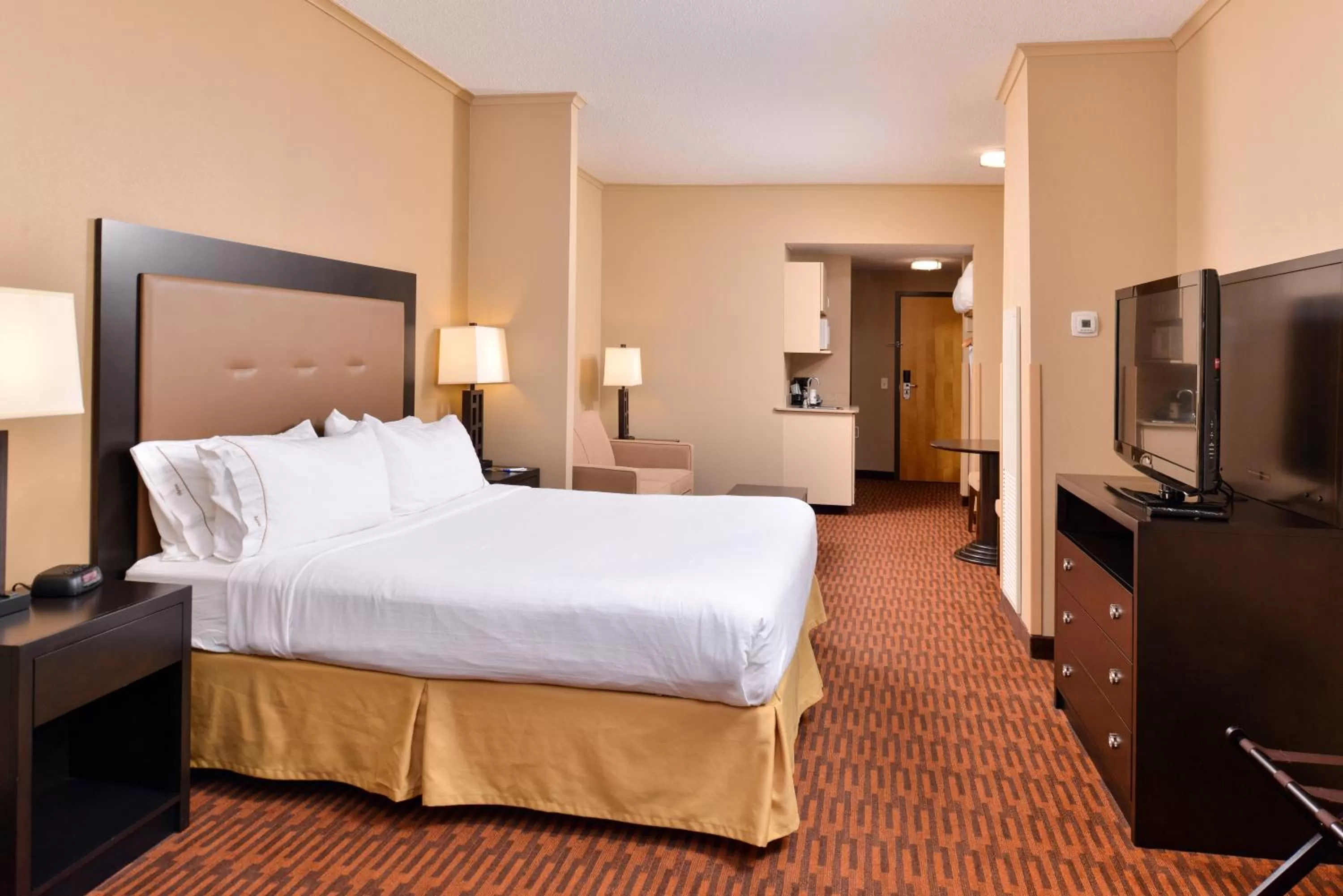 Photo of the whole room, Bed in Holiday Inn Express Breezewood by IHG
