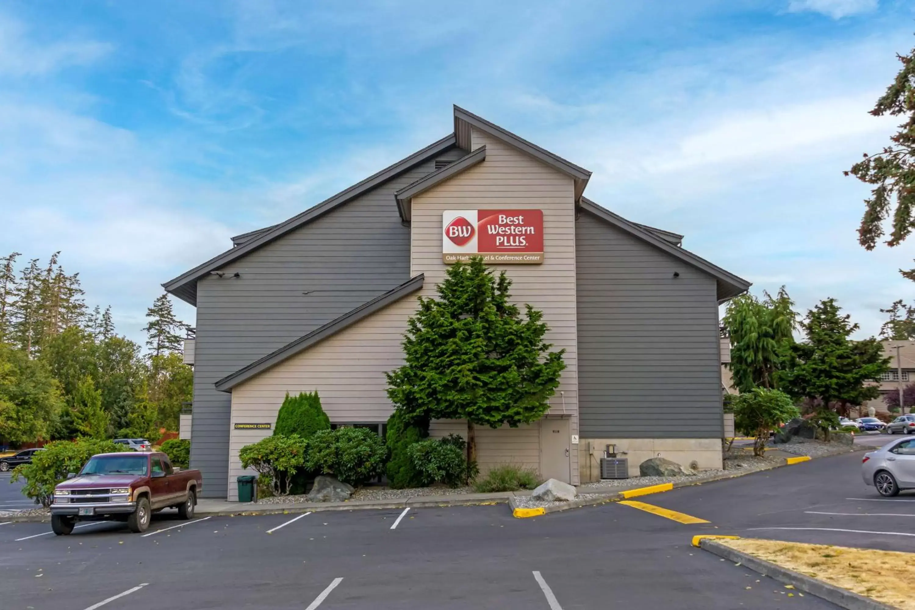 Property Building in Best Western Plus Oak Harbor Hotel and Conference Center