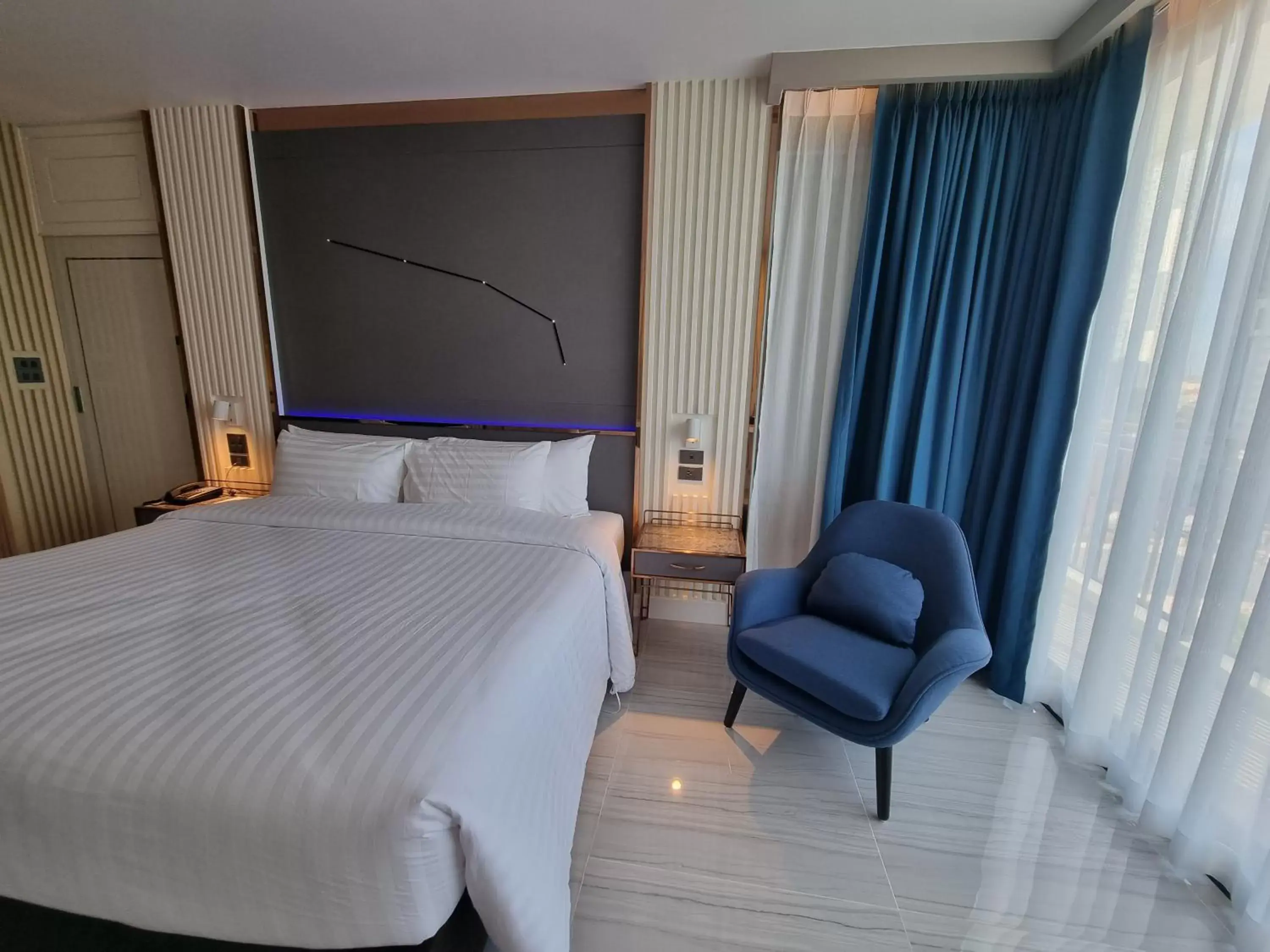 Bed in Pattaya Discovery Beach Hotel - SHA Extra Plus