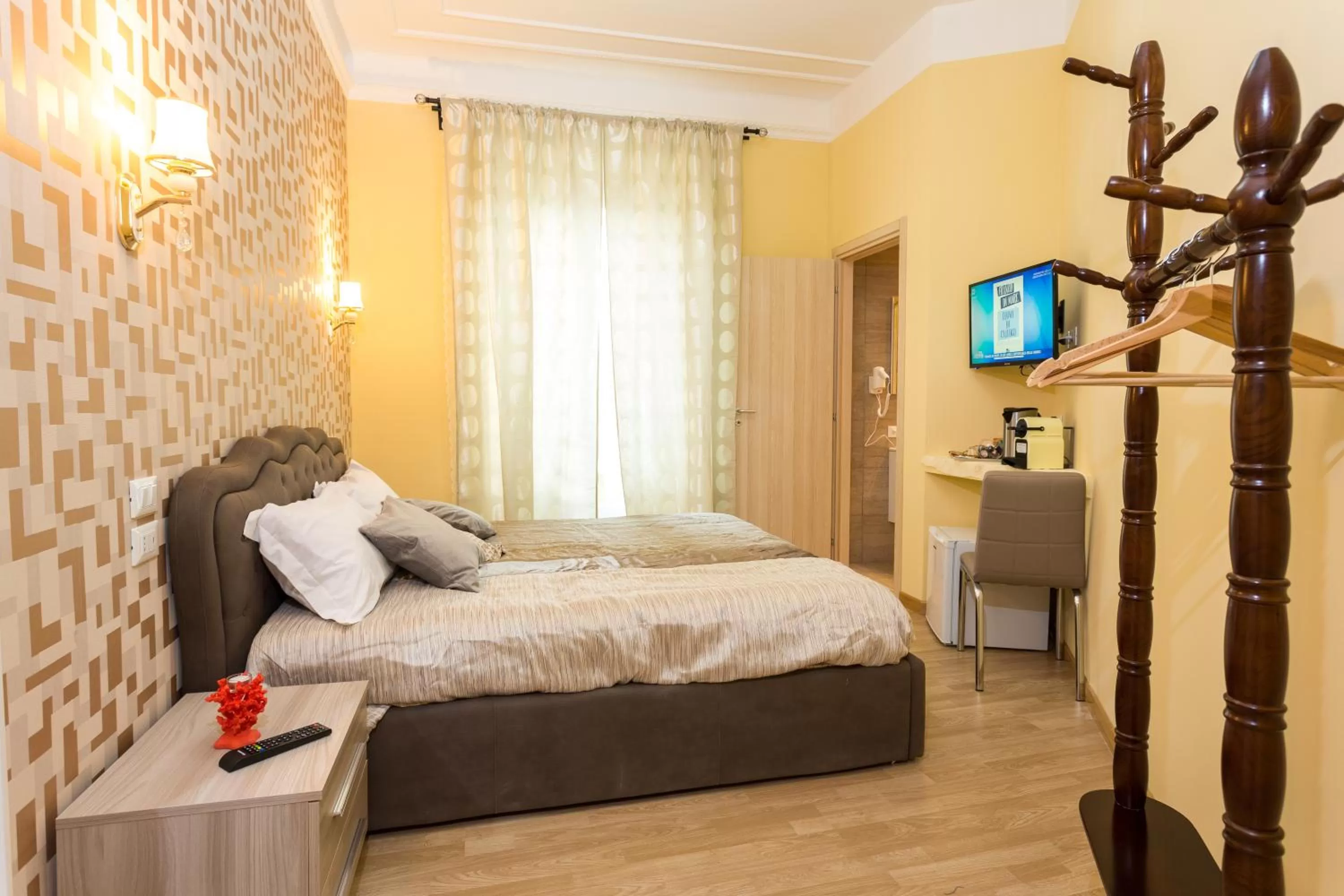 Bathroom, Bed in BQ House Castello Luxury Rooms