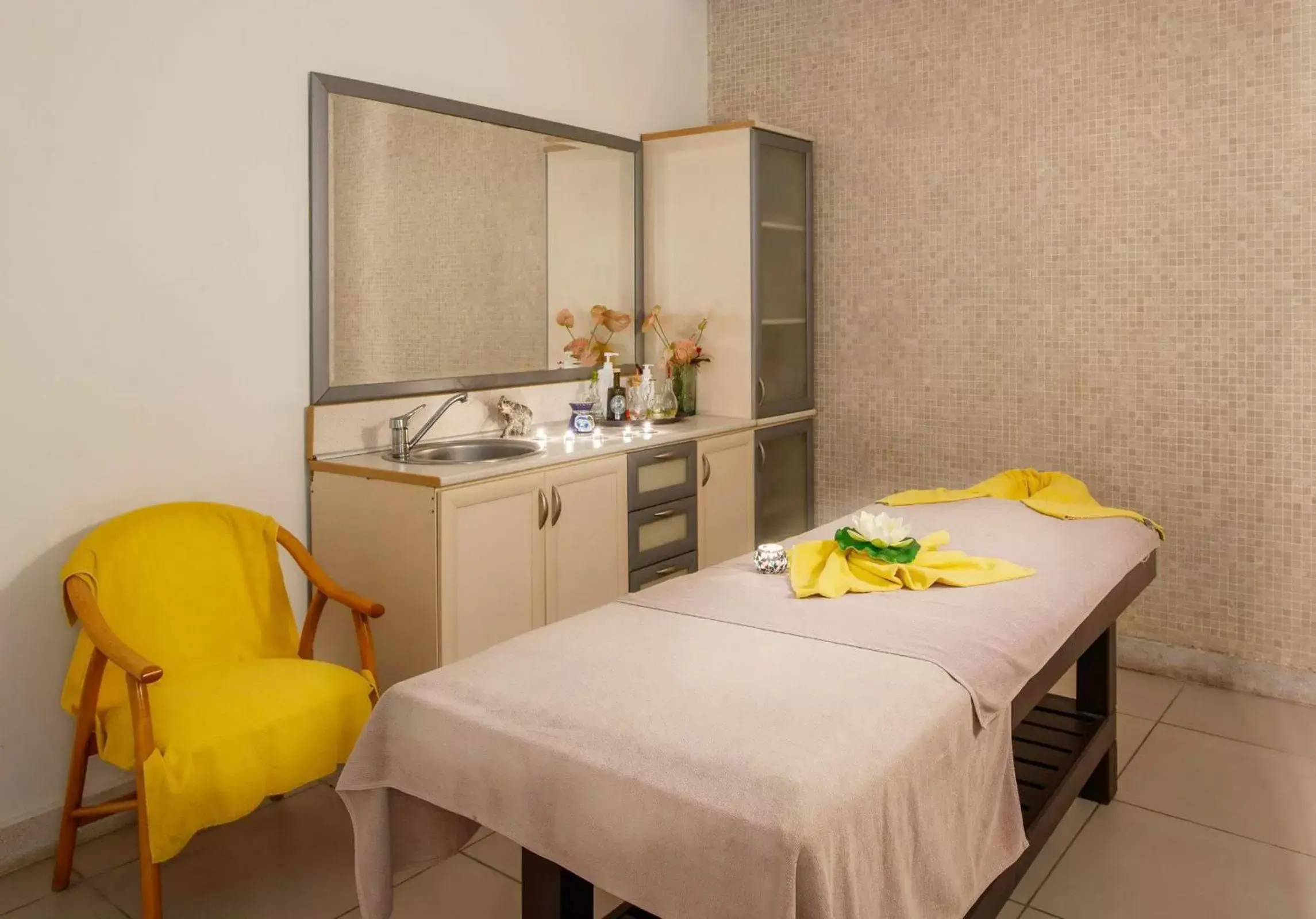 Massage in Golden Lotus Hotel