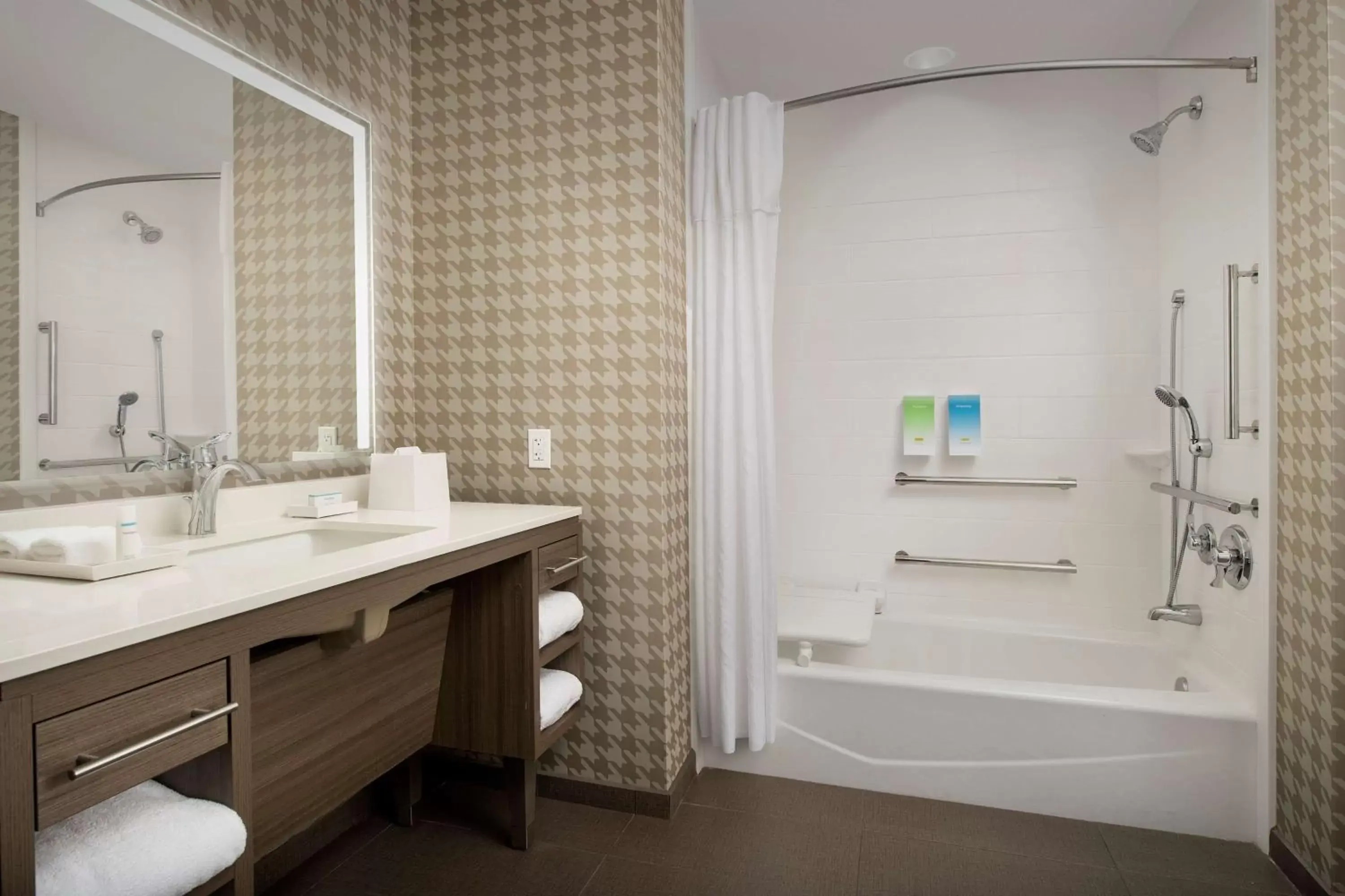 Bathroom in Home2 Suites By Hilton Clovis Fresno Airport