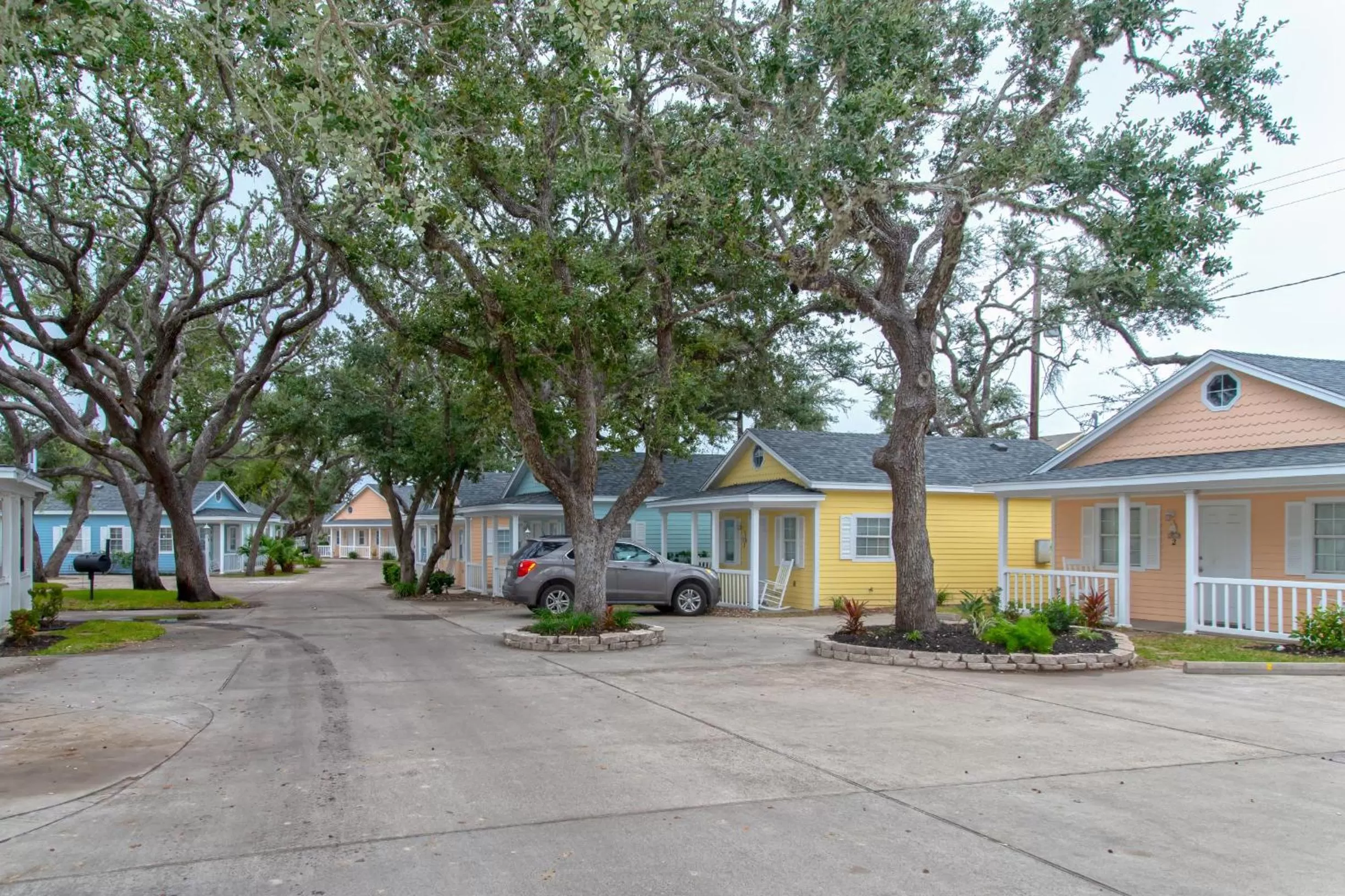 Facade/entrance in D&R Pelican Bay Resort