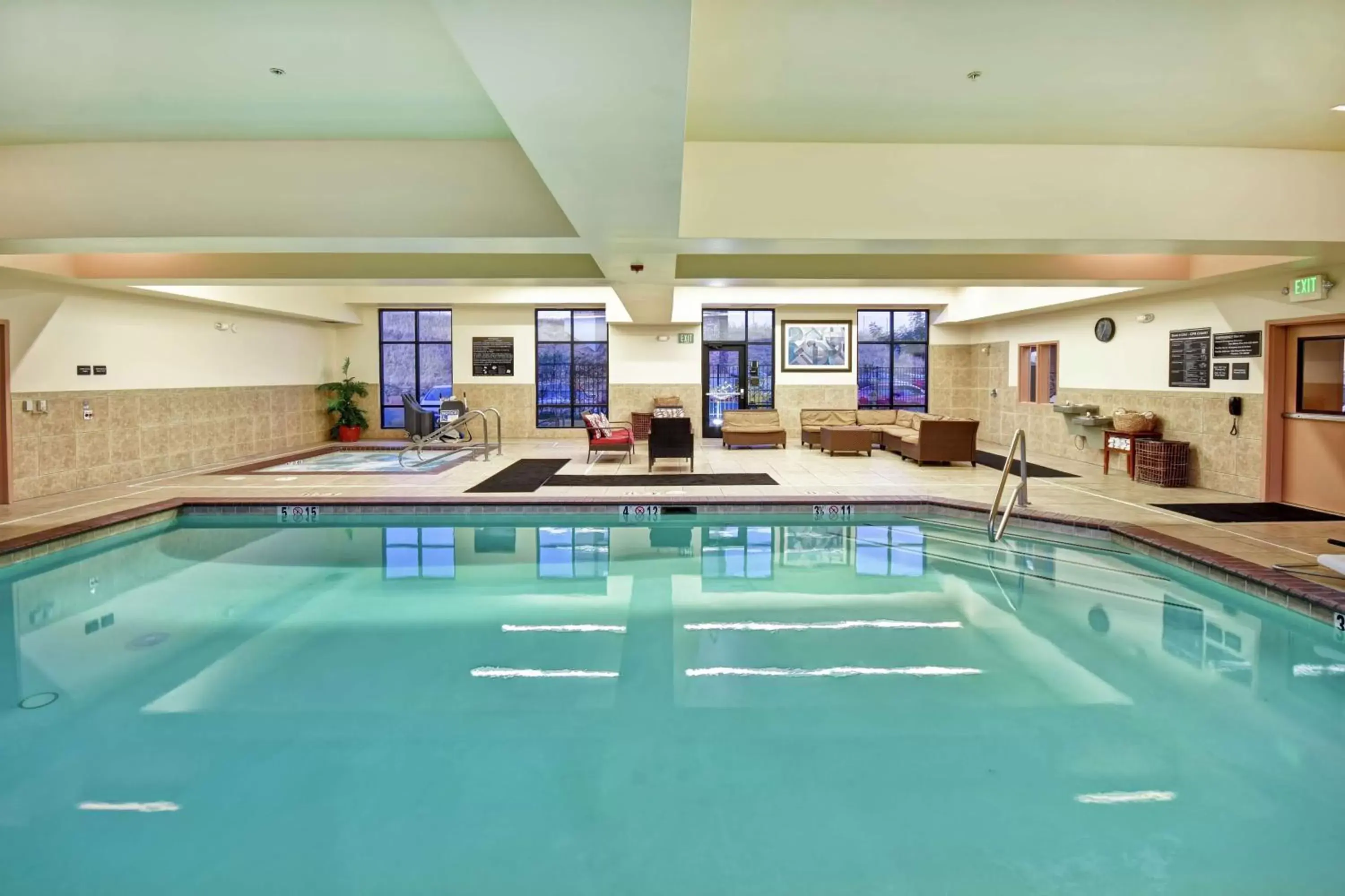 Swimming Pool in Hampton Inn & Suites Folsom