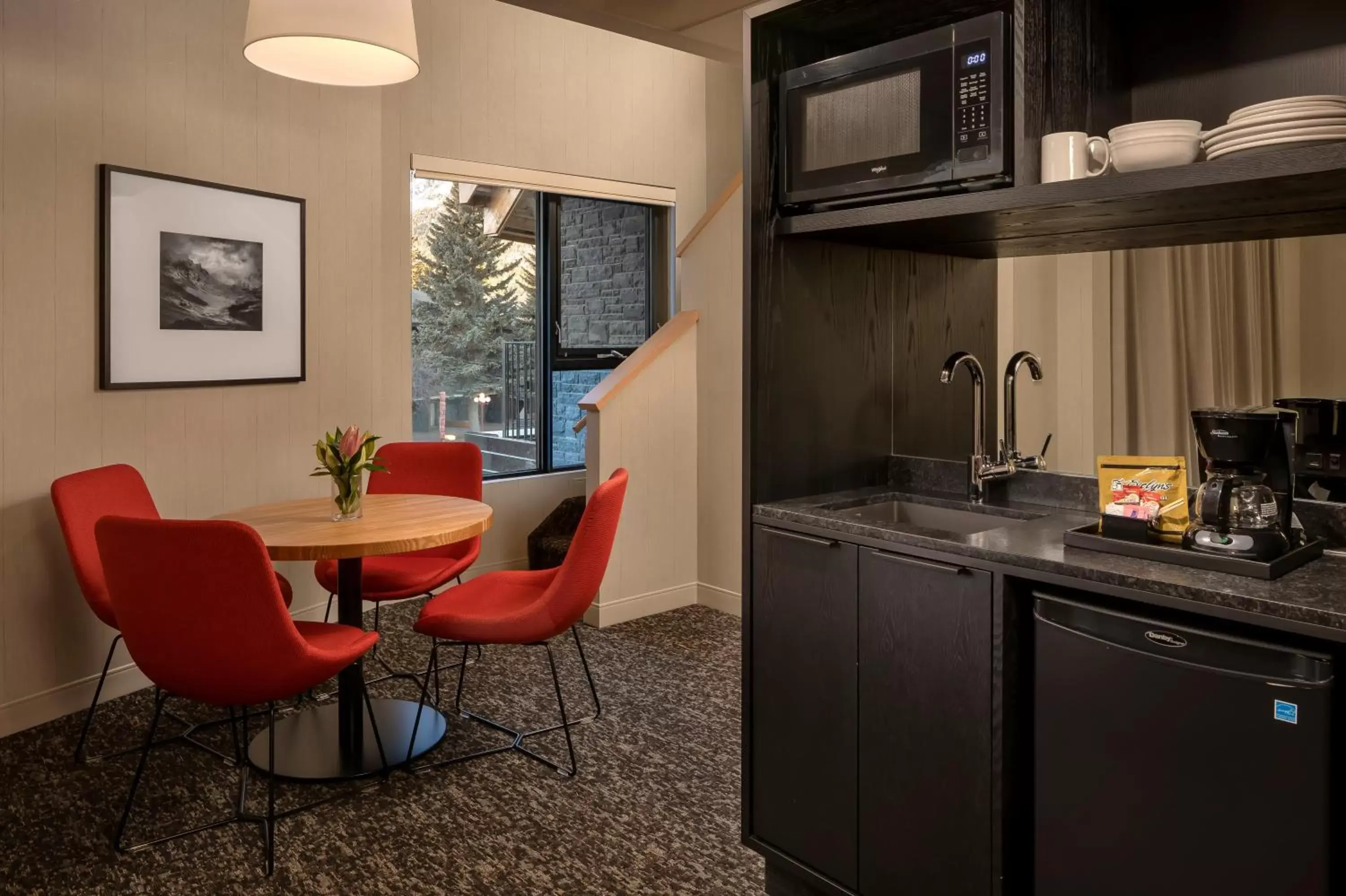 Kitchen/Kitchenette in Peaks Hotel and Suites