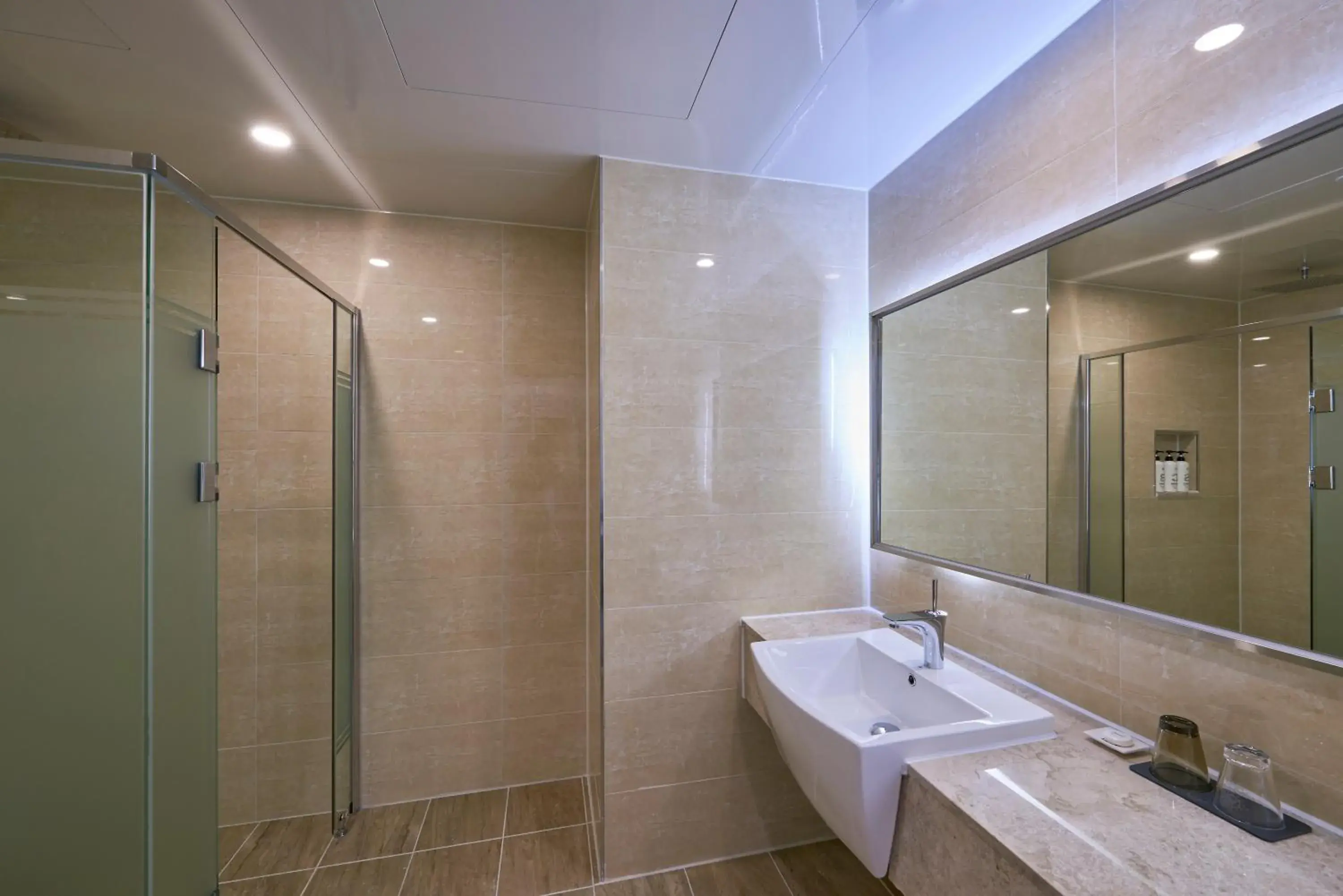 Shower, Bathroom in Gwangju Aura Hotel