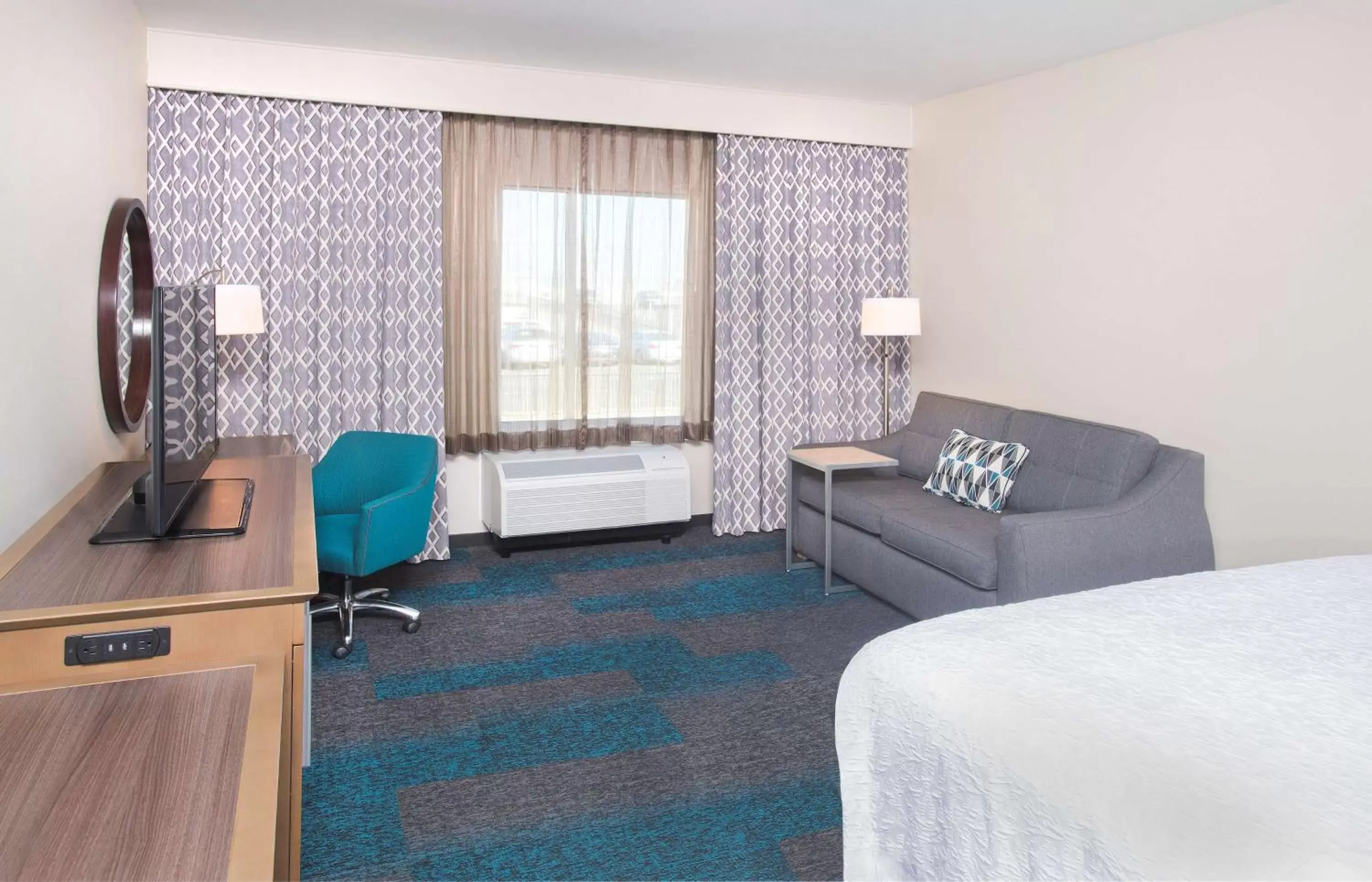 Bedroom, Seating Area in Hampton Inn & Suites LAX El Segundo