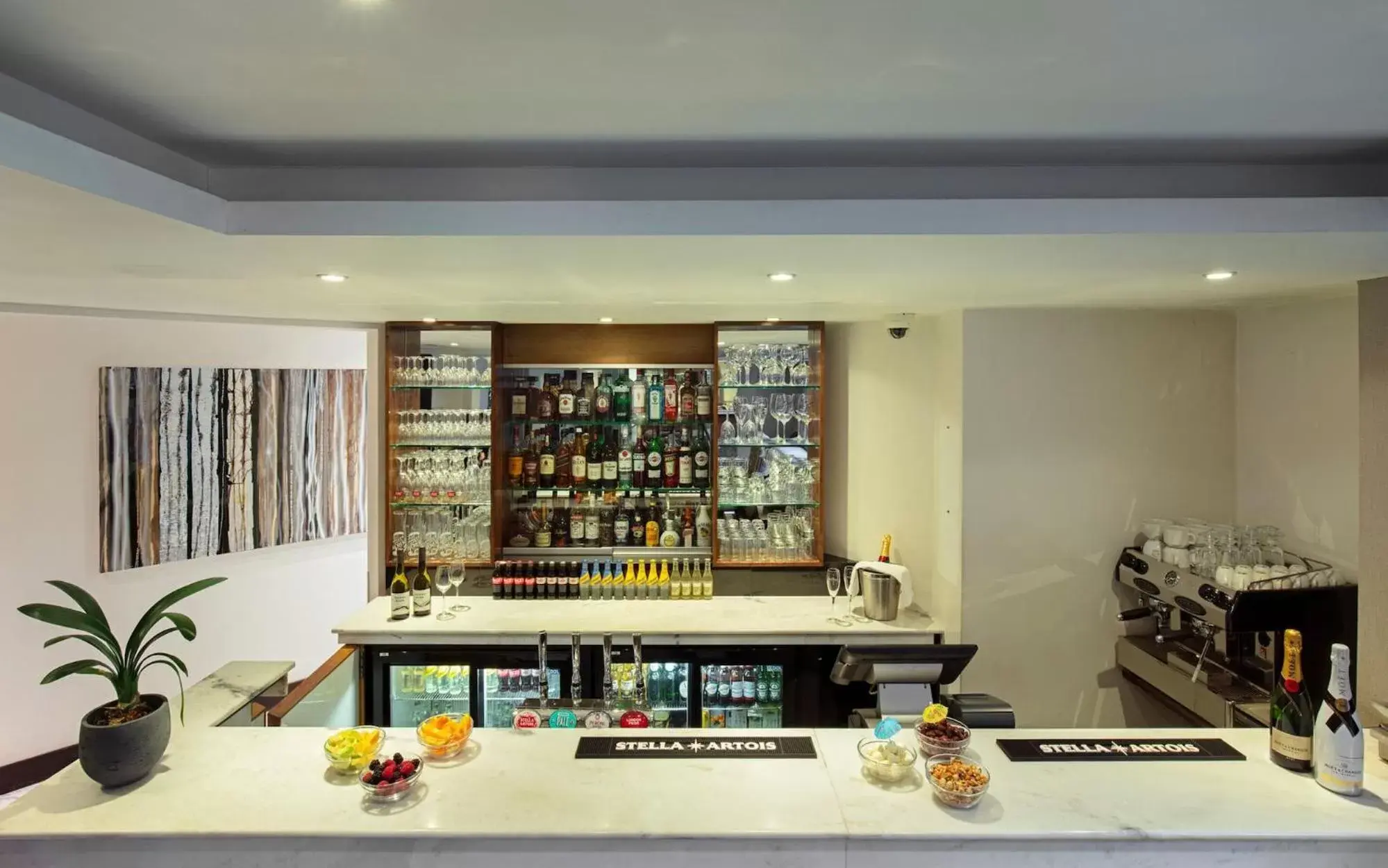 Lounge or bar, Lounge/Bar in Wellington Hotel by Blue Orchid