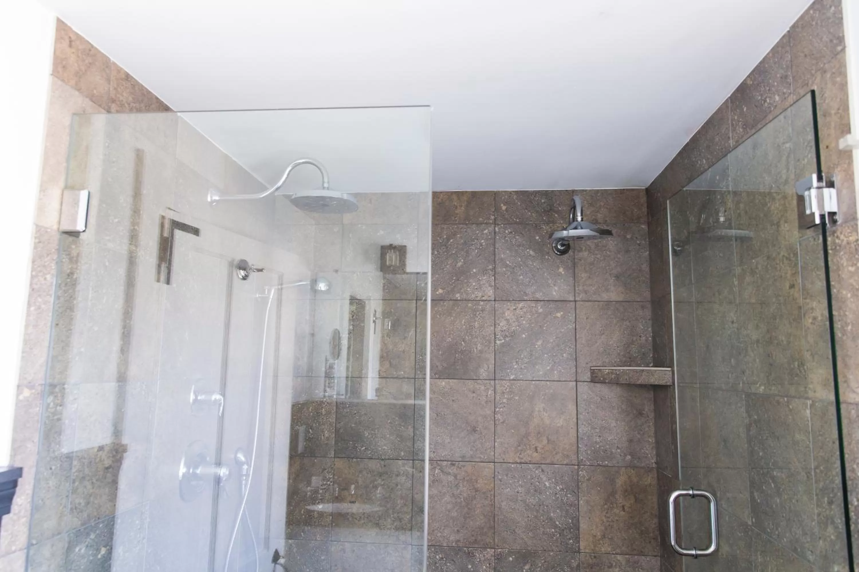 Shower in The Platinum Pebble Boutique Inn - Adults Only Property