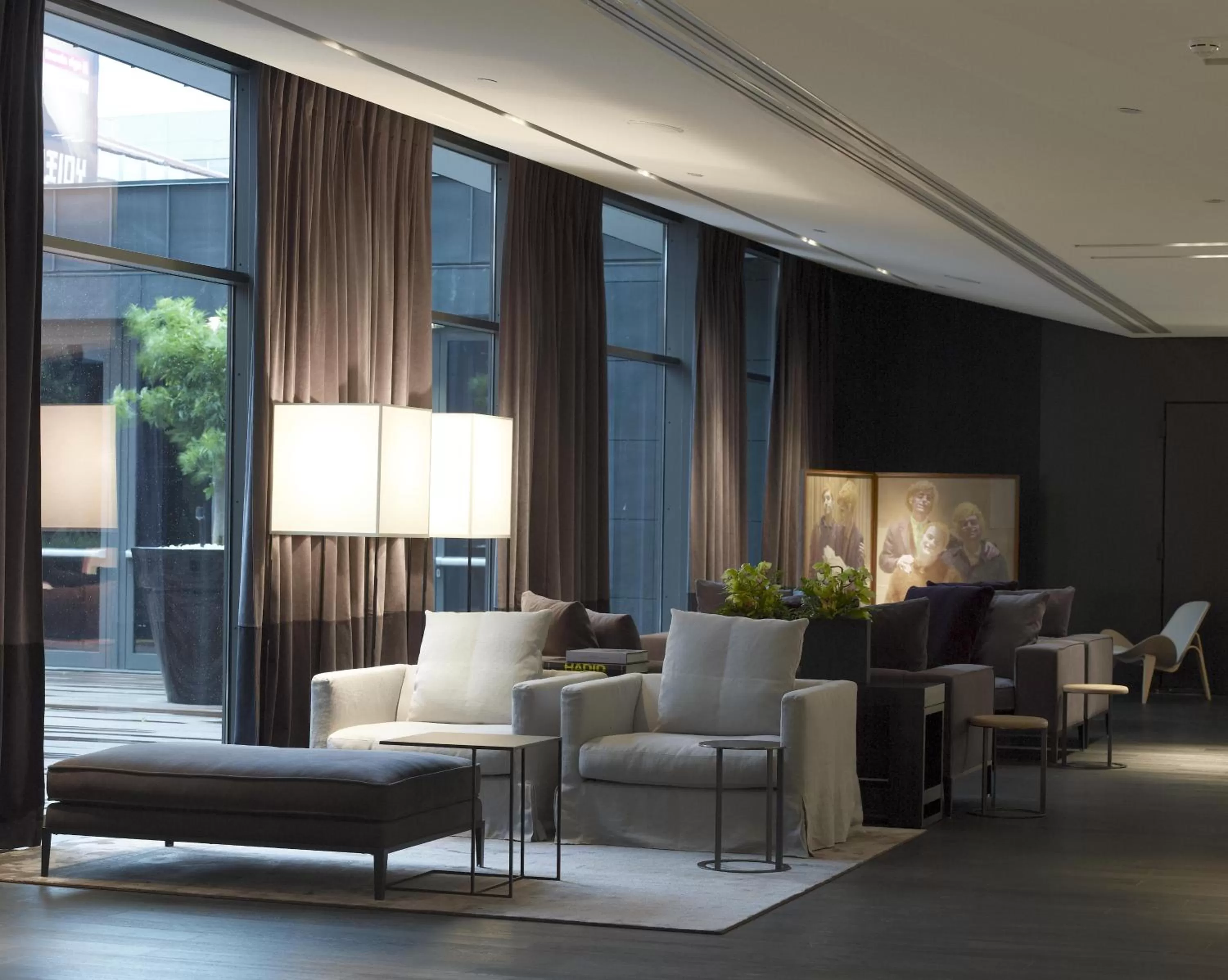 Lounge or bar in The Met Hotel Thessaloniki, a Member of Design Hotels