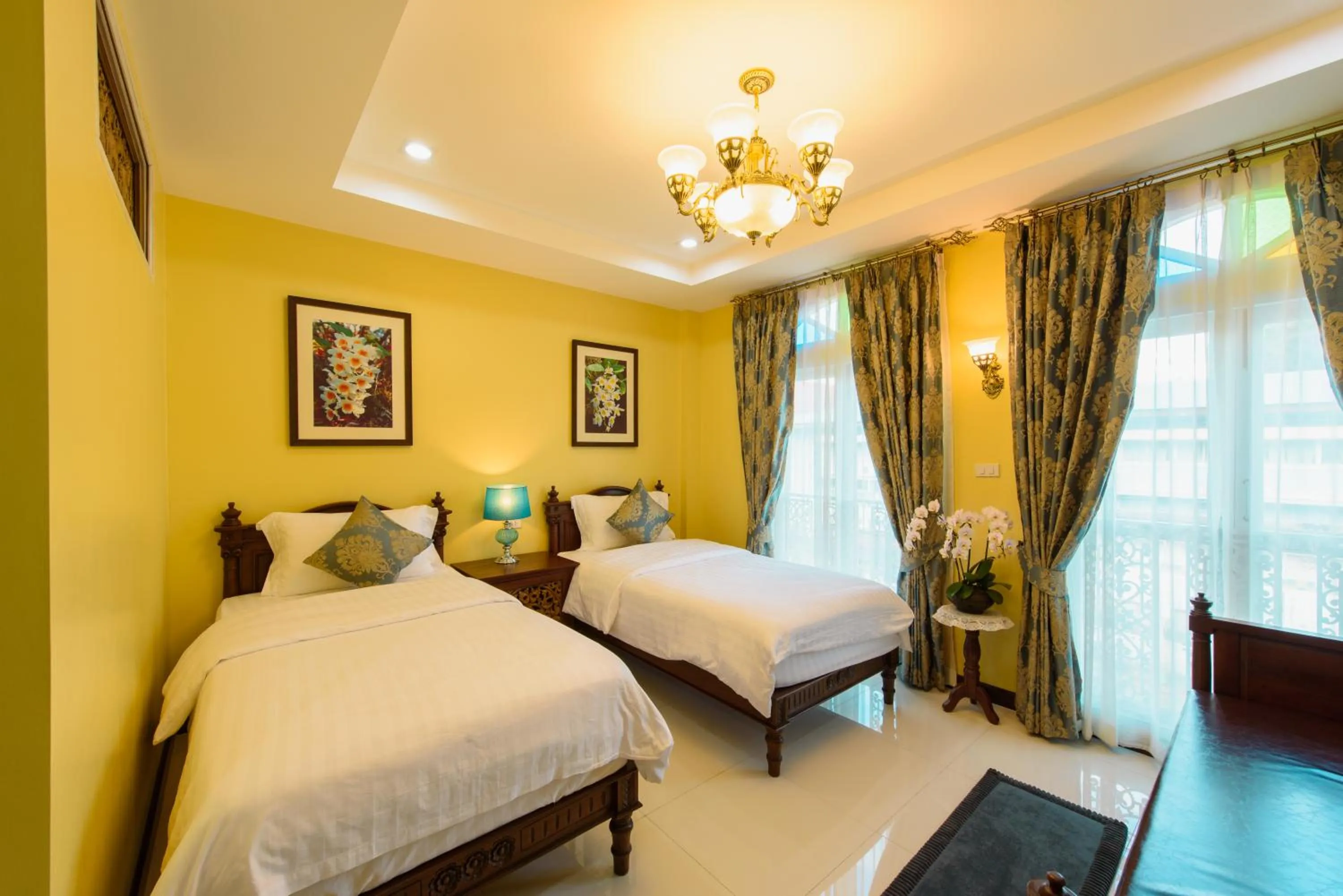 Bed in The Velvet Orchid