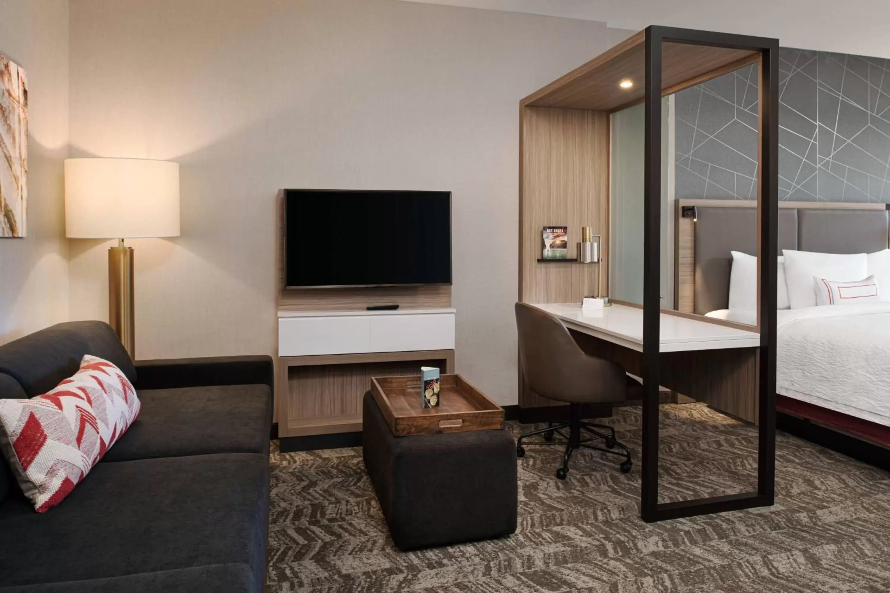 Living room, TV/Entertainment Center in SpringHill Suites by Marriott St. George Washington