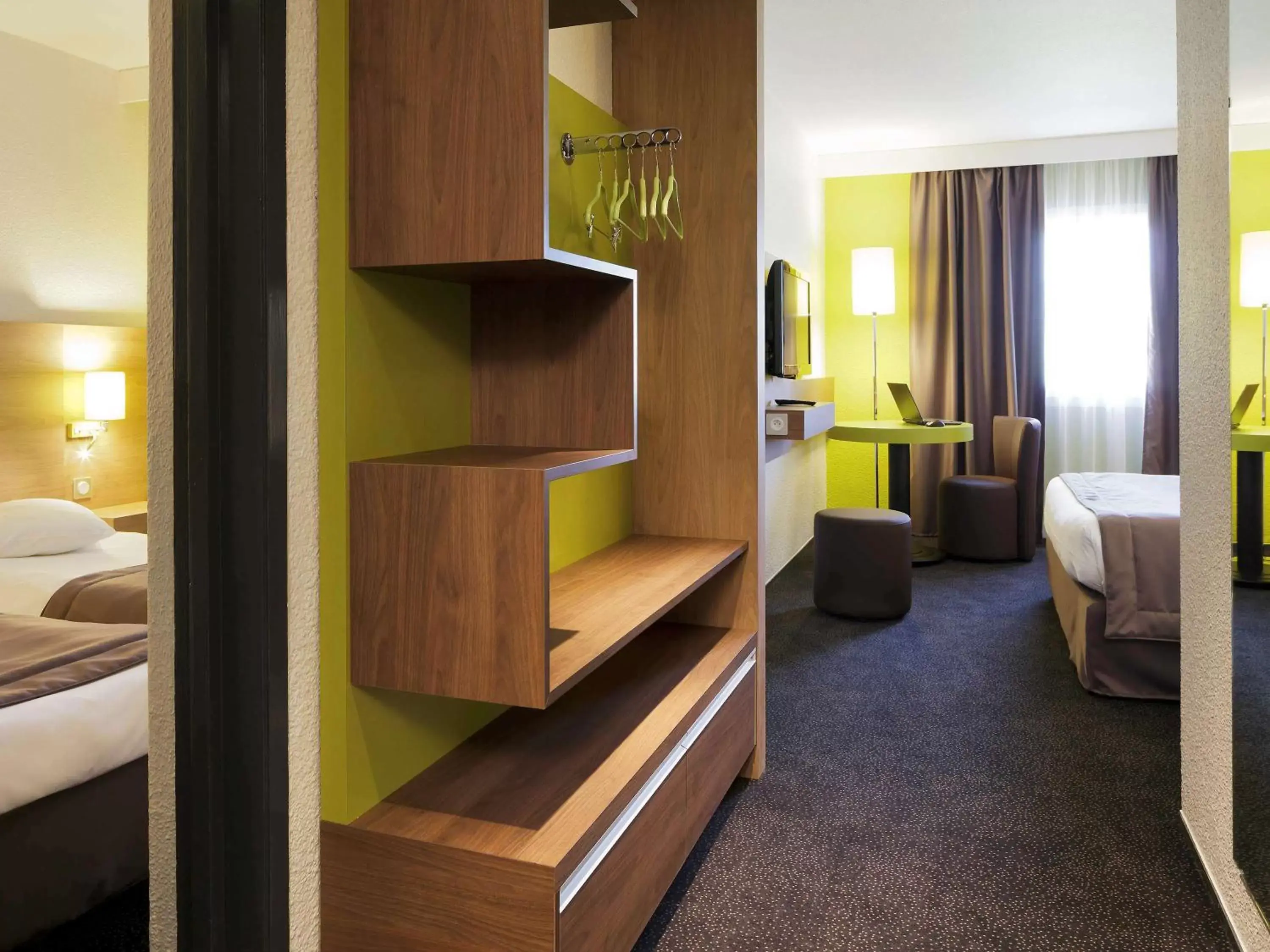 Photo of the whole room in ibis Styles Chalon sur Saône