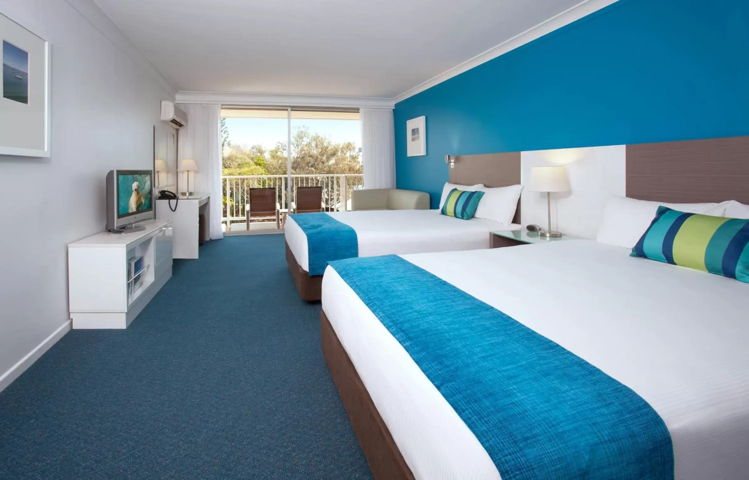 Resort Queen Room in Sea World Resort