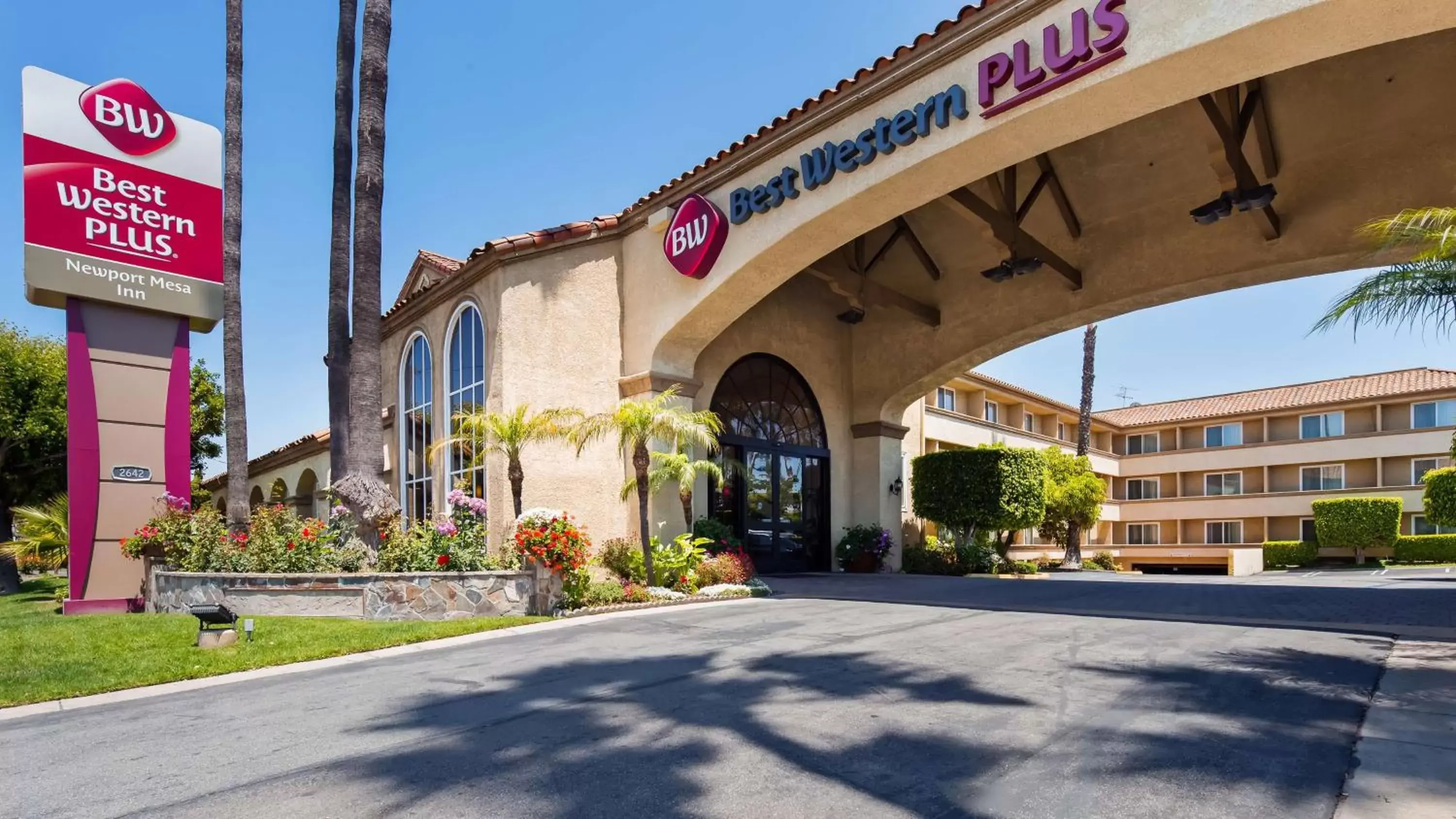 Property Building in Best Western Plus Newport Mesa Inn