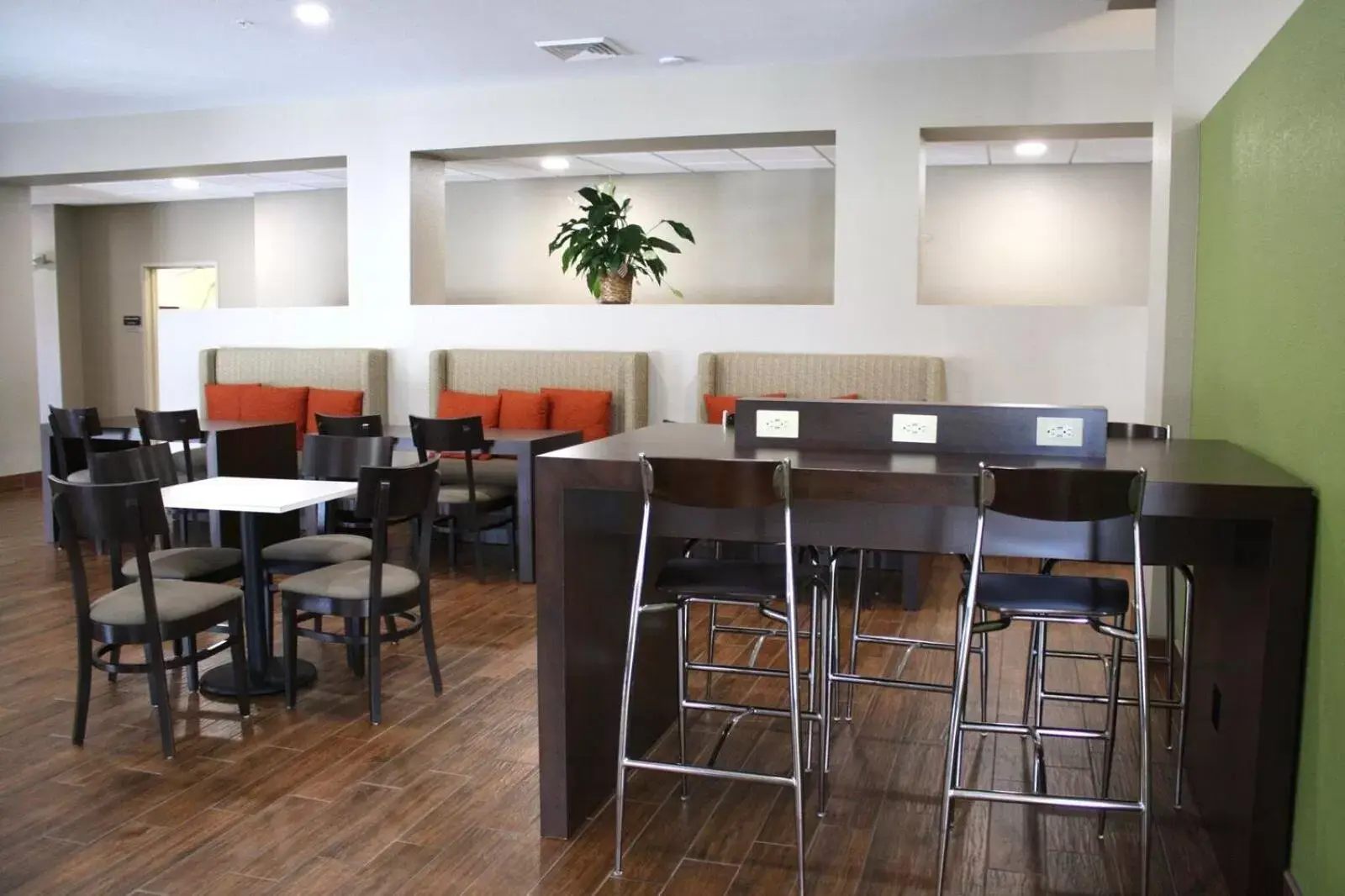 Lobby or reception, Restaurant/Places to Eat in Sleep Inn & Suites Galion