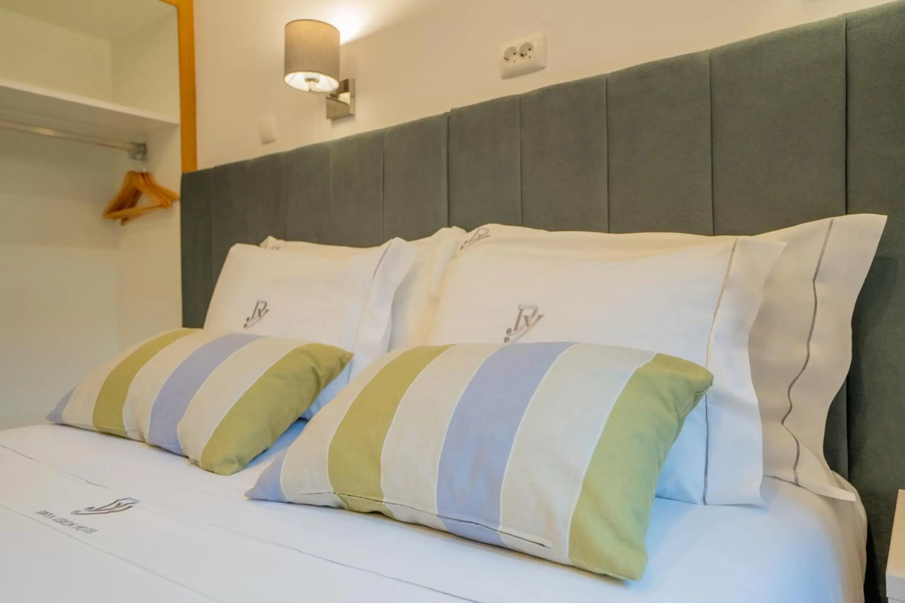 Bed in Dinya Lisbon Hotel & Lounge Bar