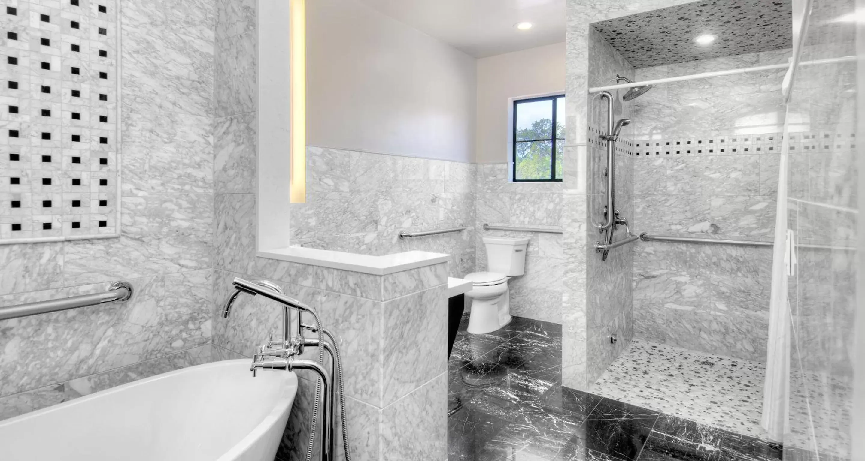 Shower, Bathroom in Best Western Plus Palm Court Hotel