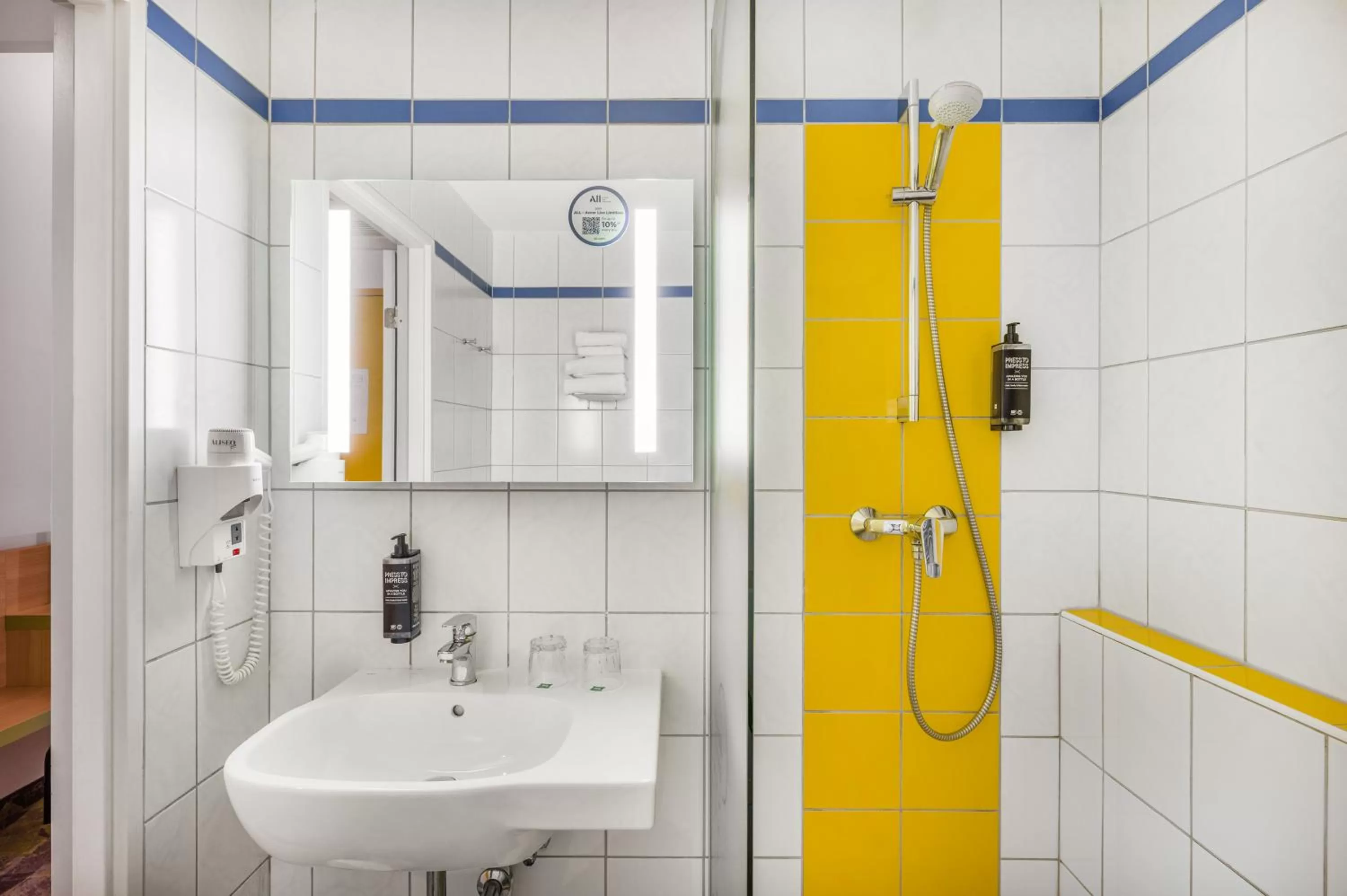 Bathroom in Ibis Styles Budapest City