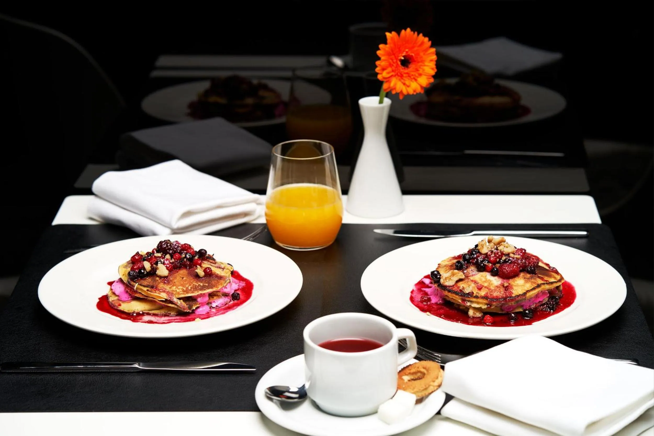 Restaurant/places to eat in Art Hotel Like