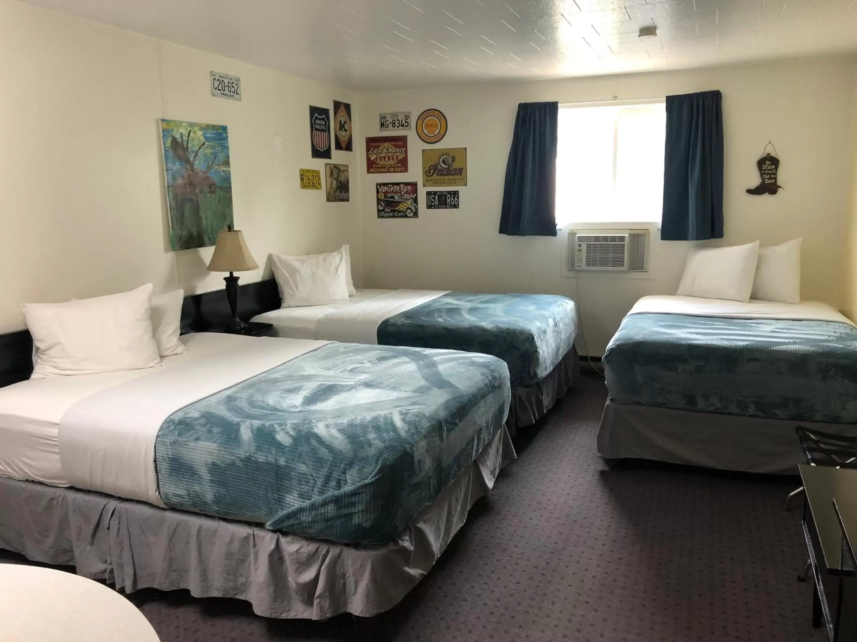 Bed in Creston Valley Motel