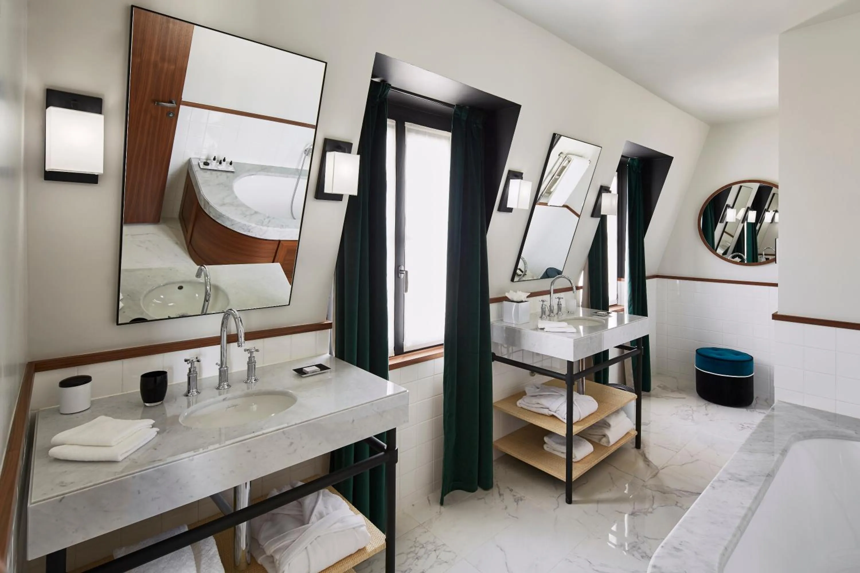 Bathroom, Bed in Le Roch Hotel & Spa