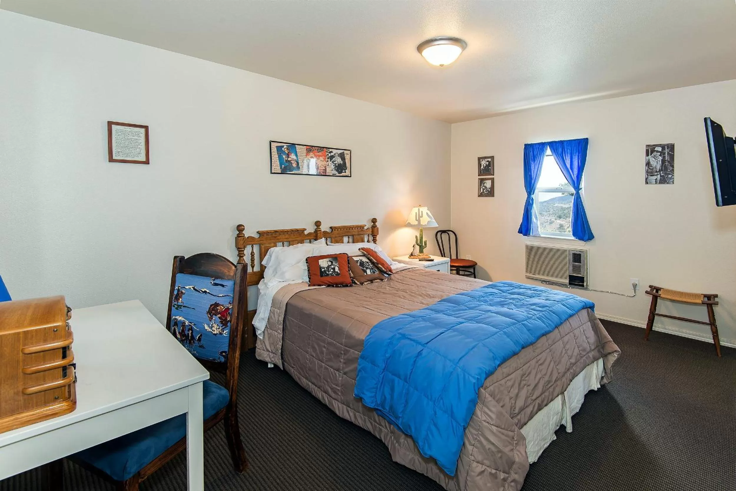 Other, Bed in Virginia City Inn