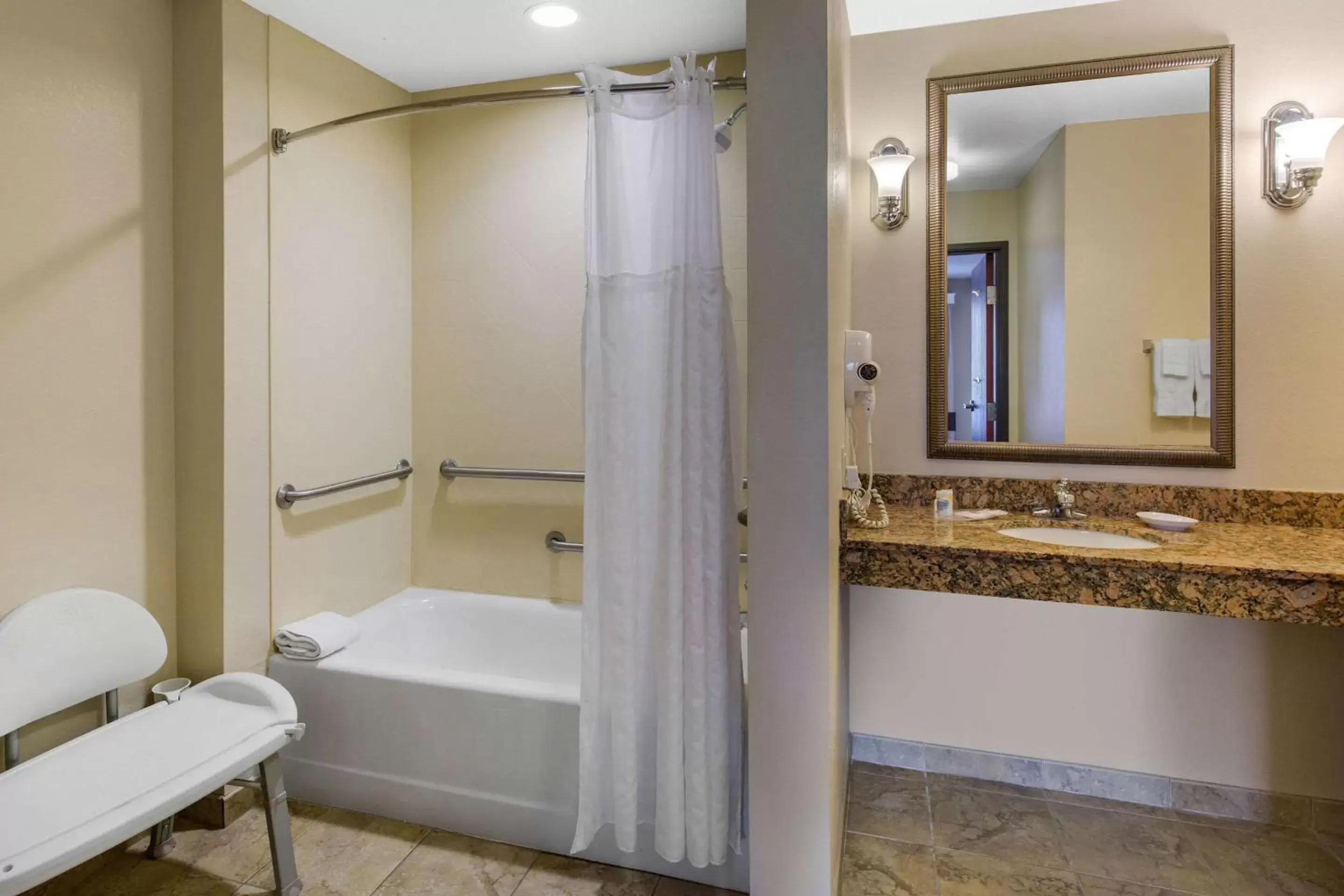 Bedroom, Bathroom in Comfort Suites Seaford