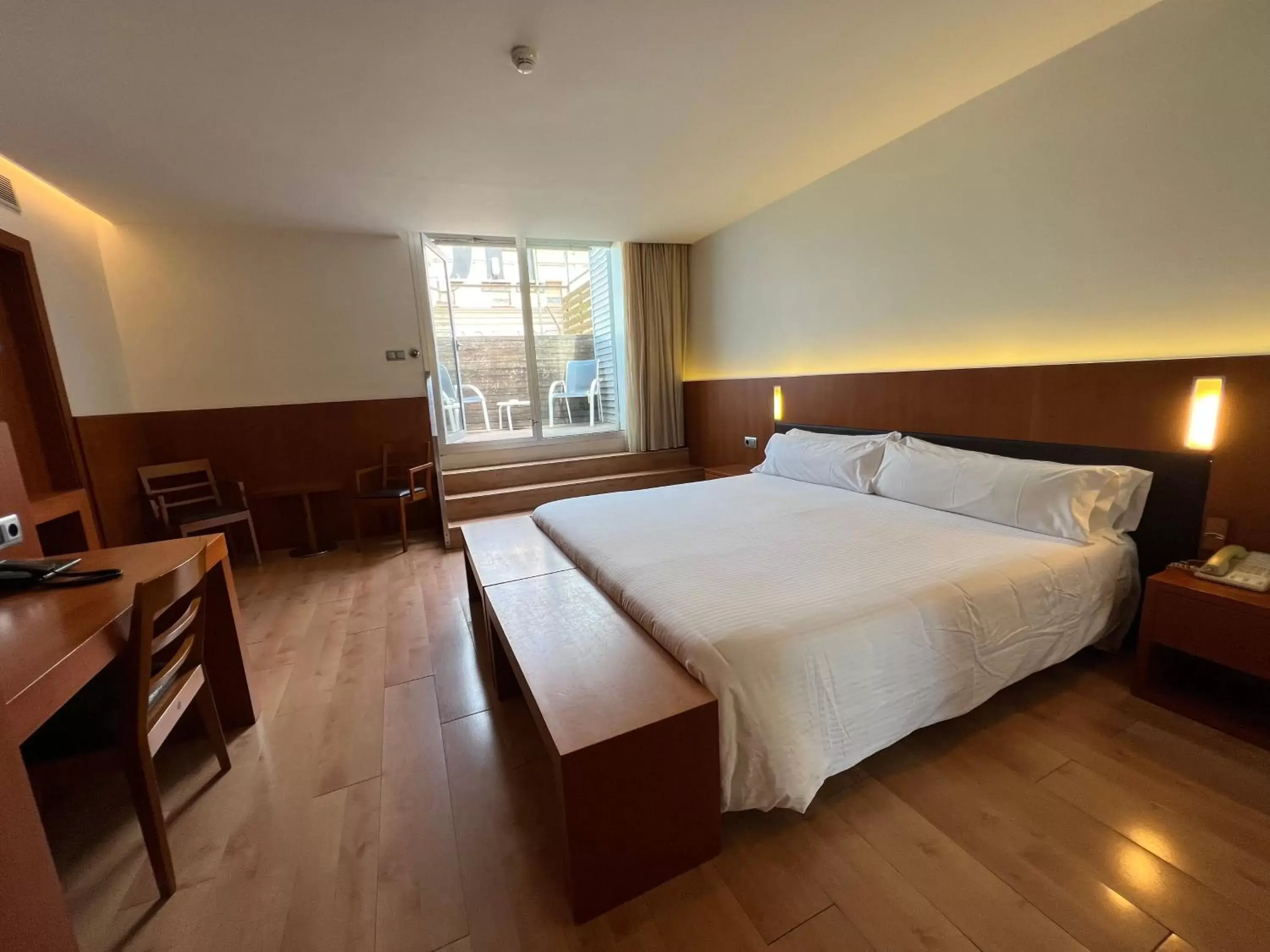 Bedroom in Hotel Lleó