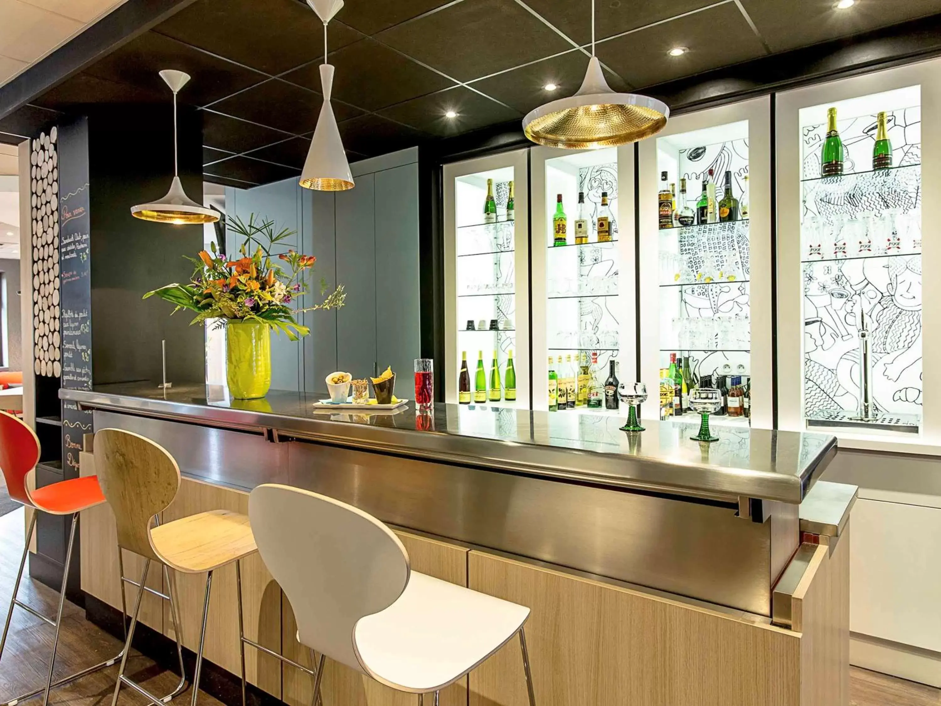 Property building, Lounge/Bar in ibis Colmar Centre