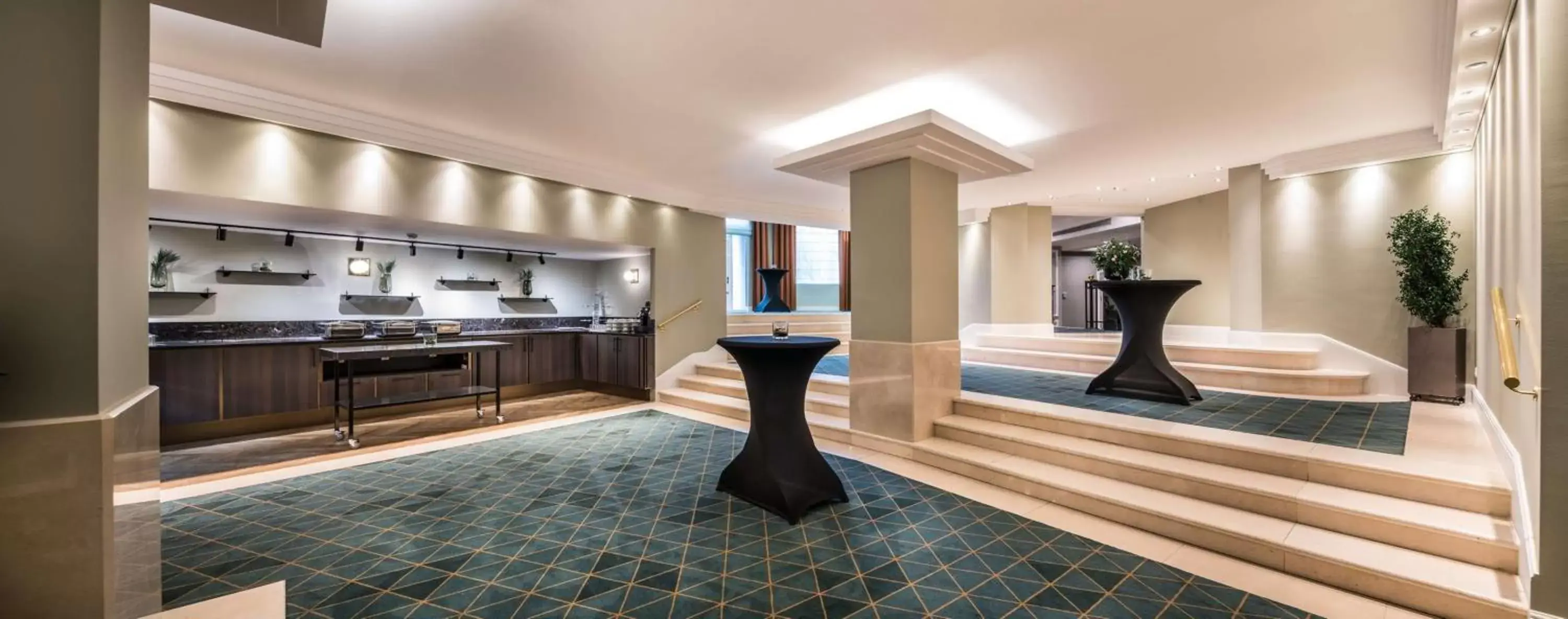 Meeting/conference room, Kitchen/Kitchenette in Hilton Brussels Grand Place