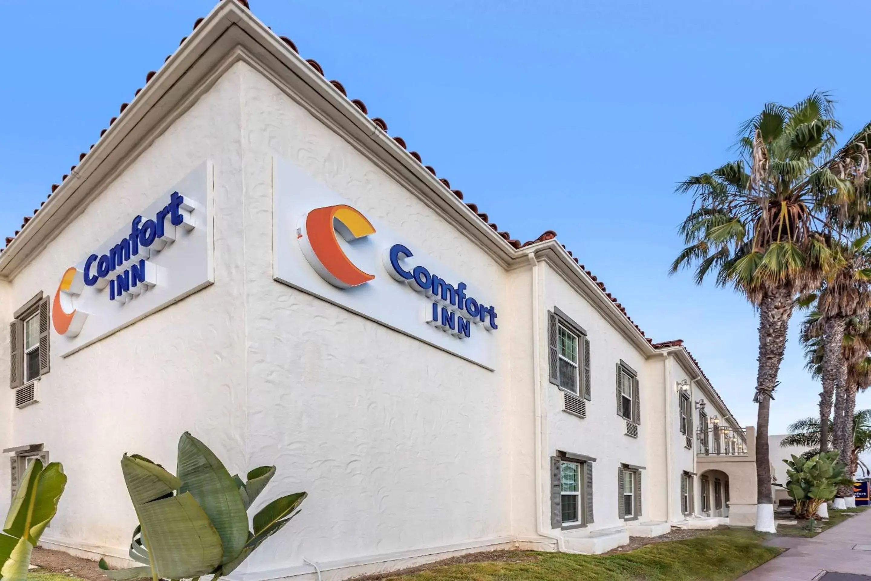 Property building in Comfort Inn San Diego Old Town