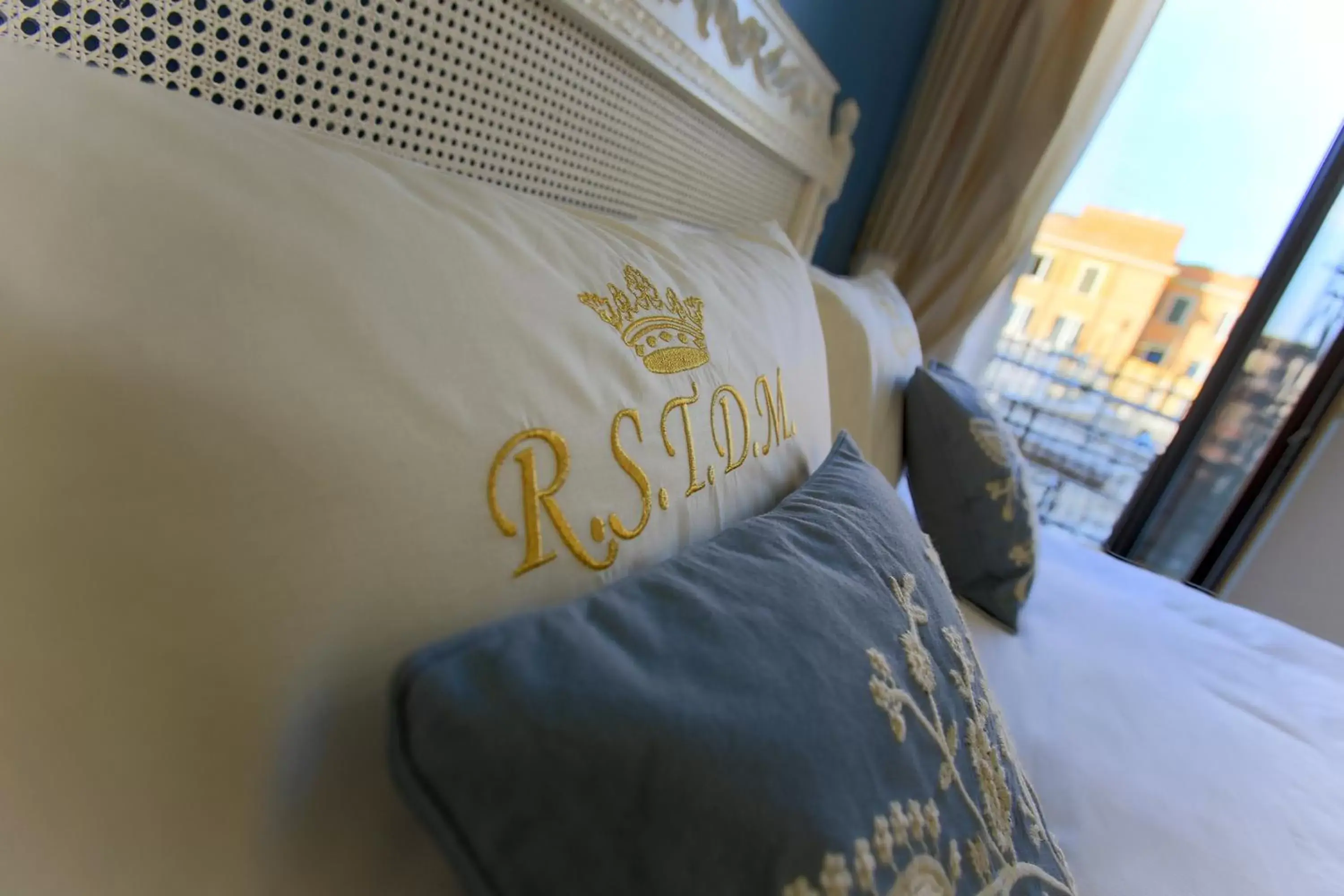 Bed in Royal Suite Trinità Dei Monti