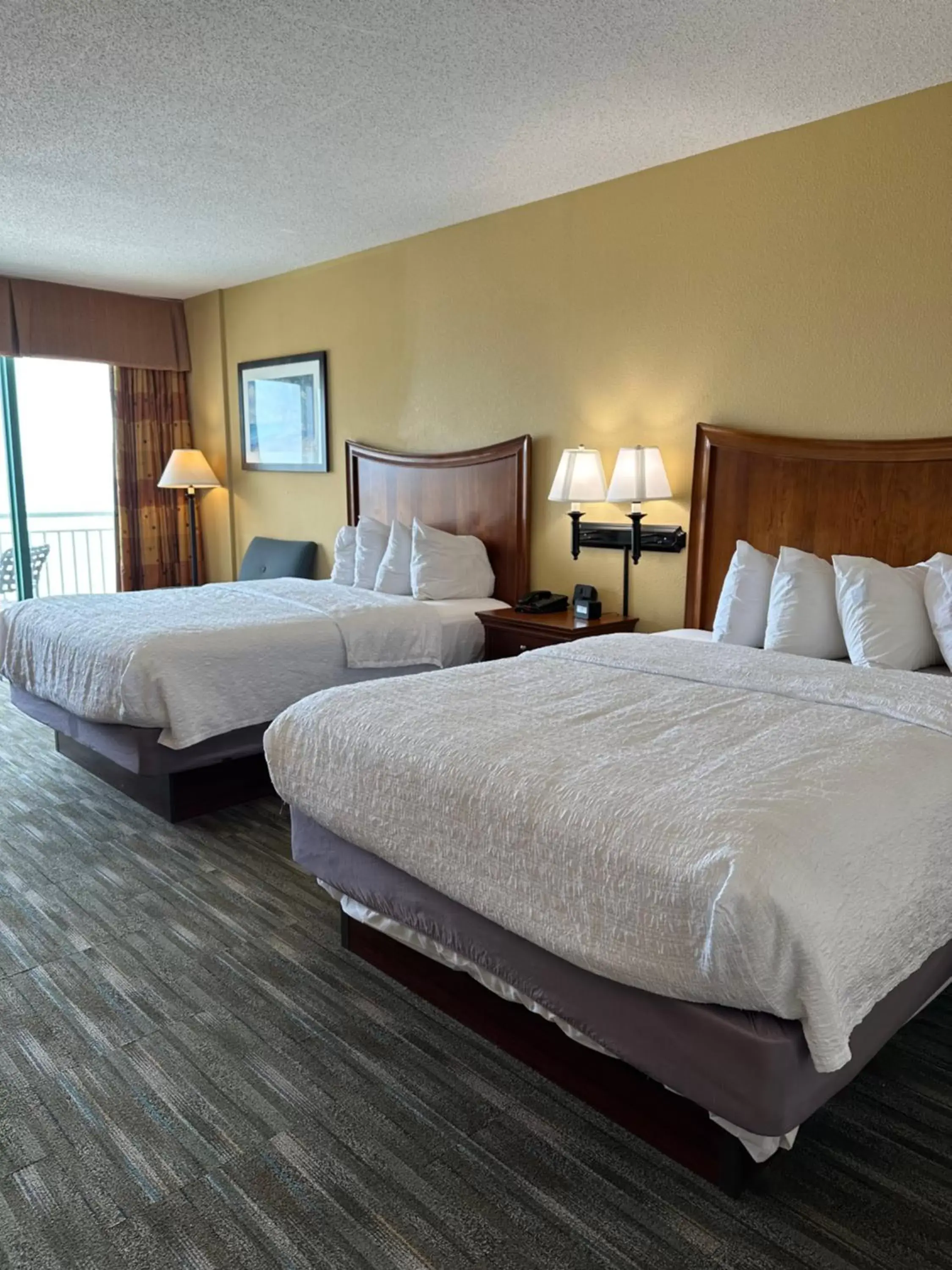 Bed in Hampton Inn Virginia Beach-Oceanfront South