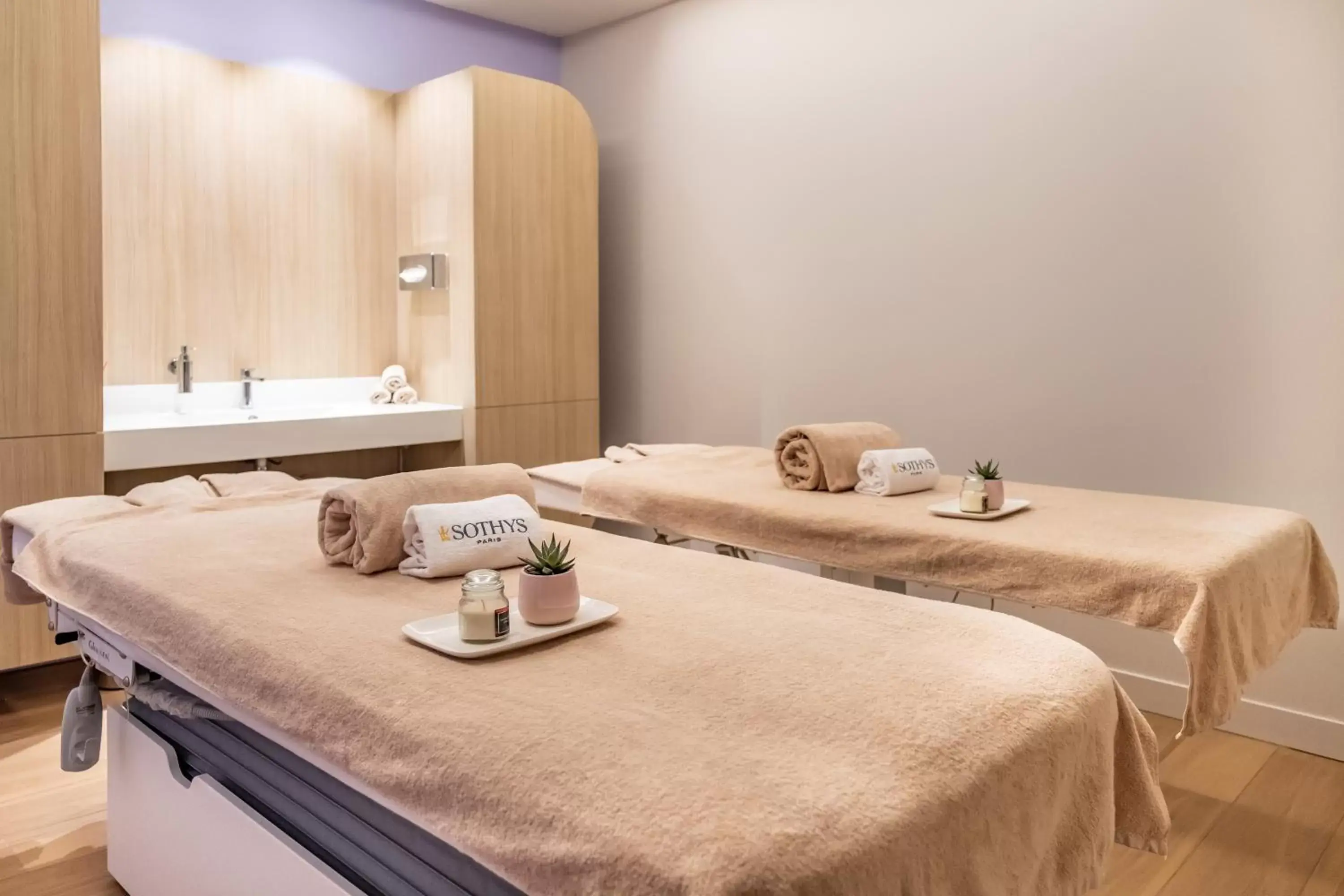 Massage, Bed in Novotel Saint-Quentin en Yvelines