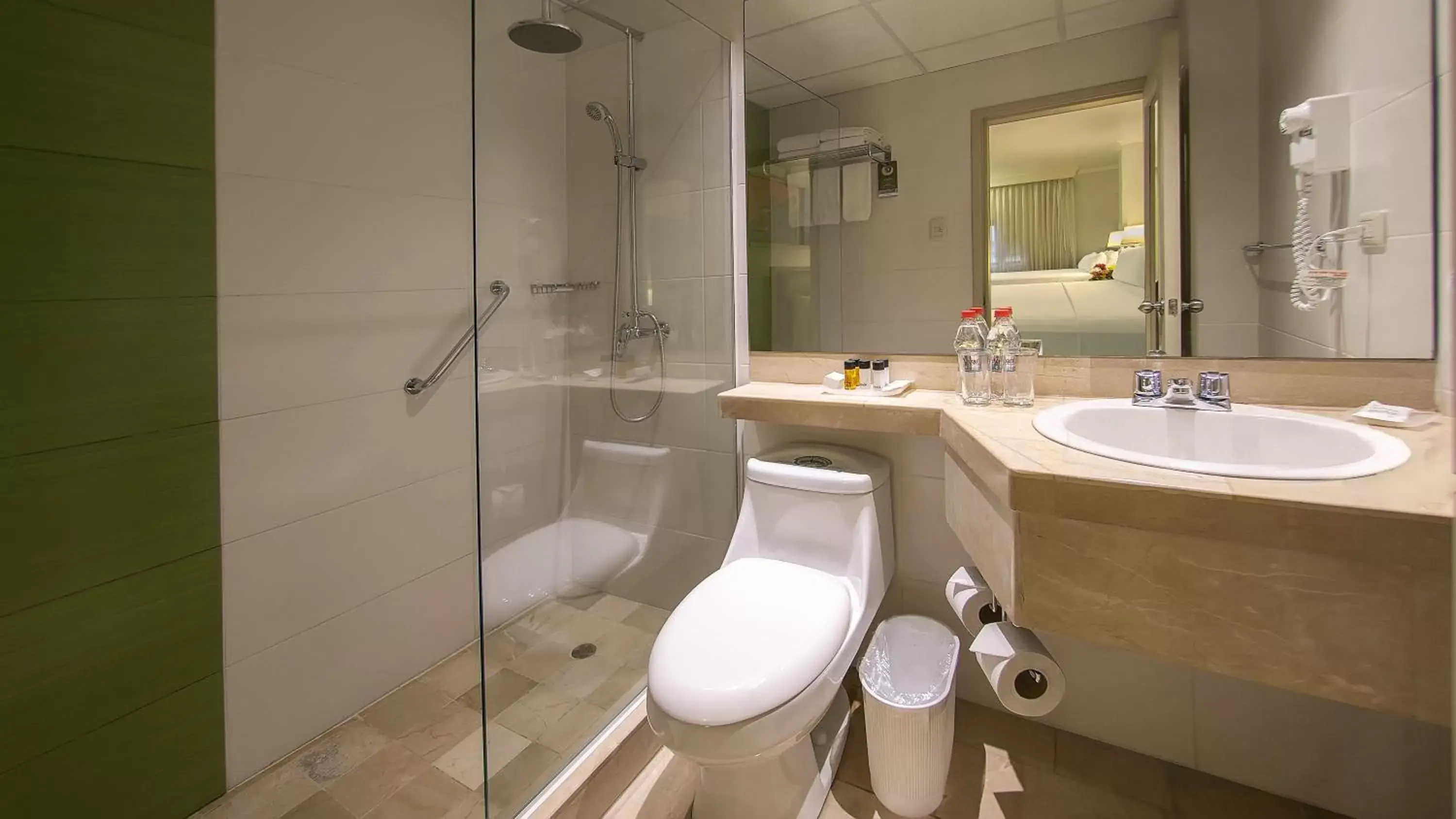 Bathroom in Grand Hotel Guayaquil, Ascend Hotel Collection