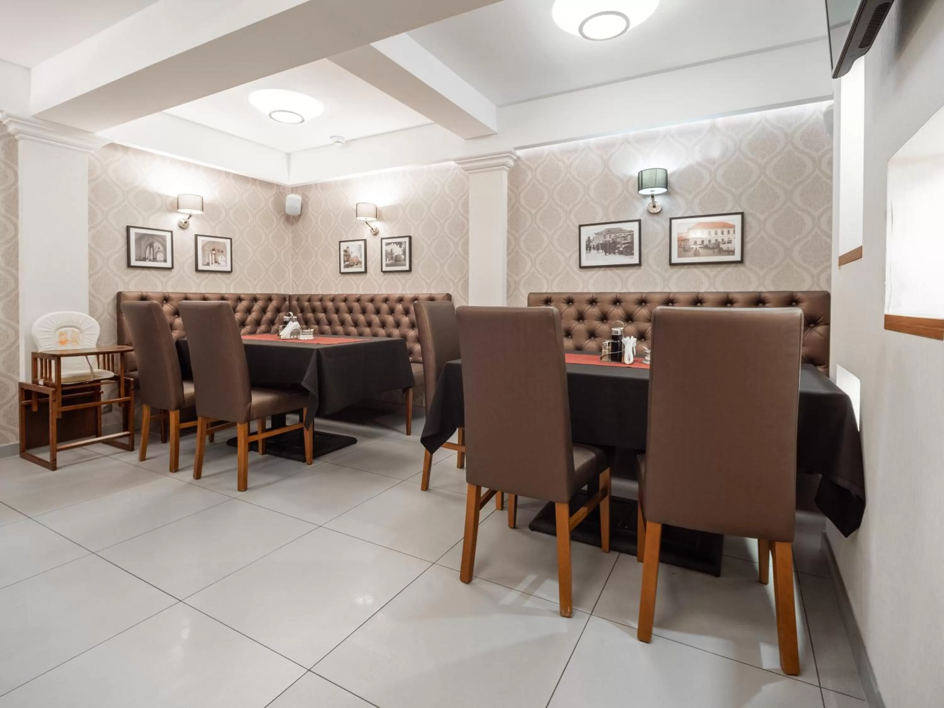 Restaurant/places to eat in Hotel Miodowa