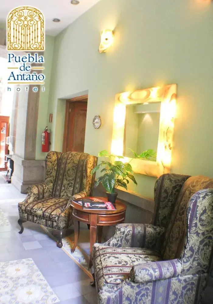 Living room, Lounge/Bar in Hotel Puebla de Antaño