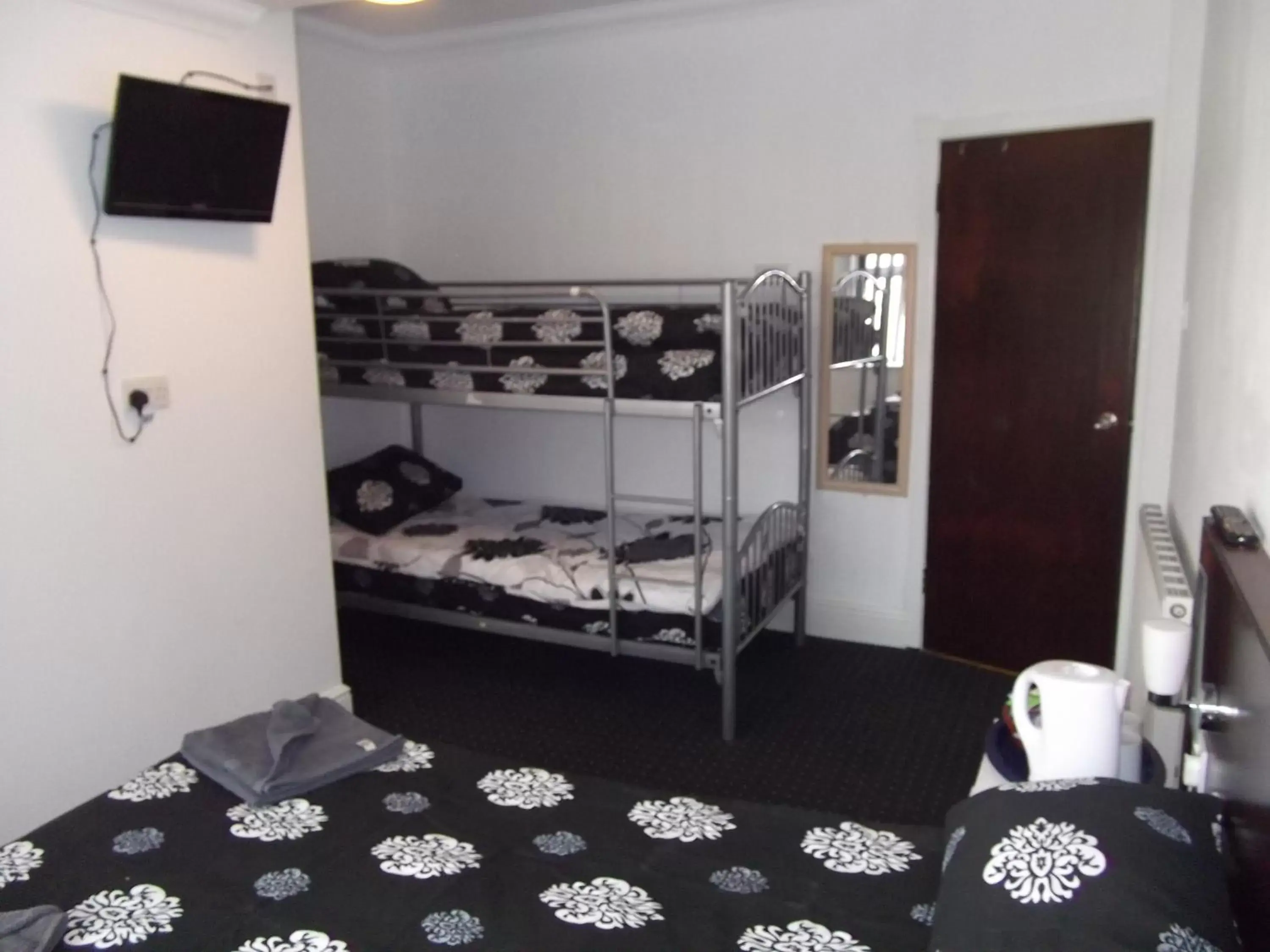 Bedroom, Bunk Bed in The Woodfield Hotel