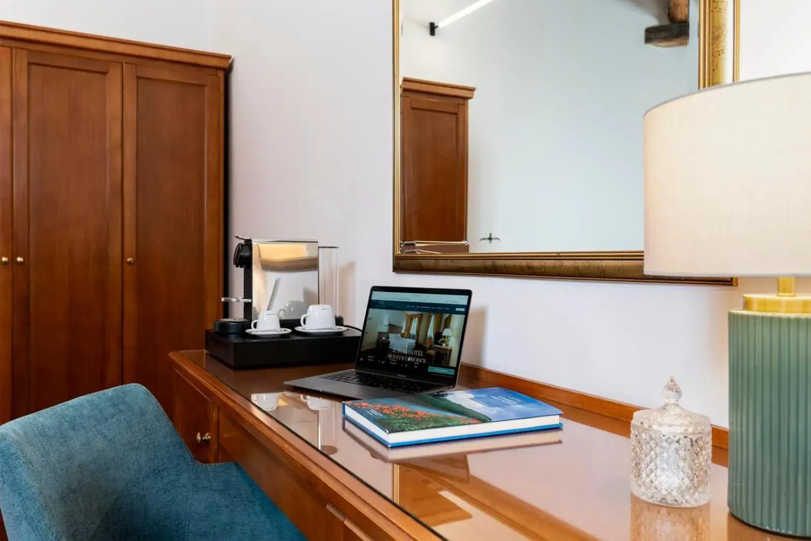 Bedroom, TV/Entertainment Center in Antico Hotel alle Acque