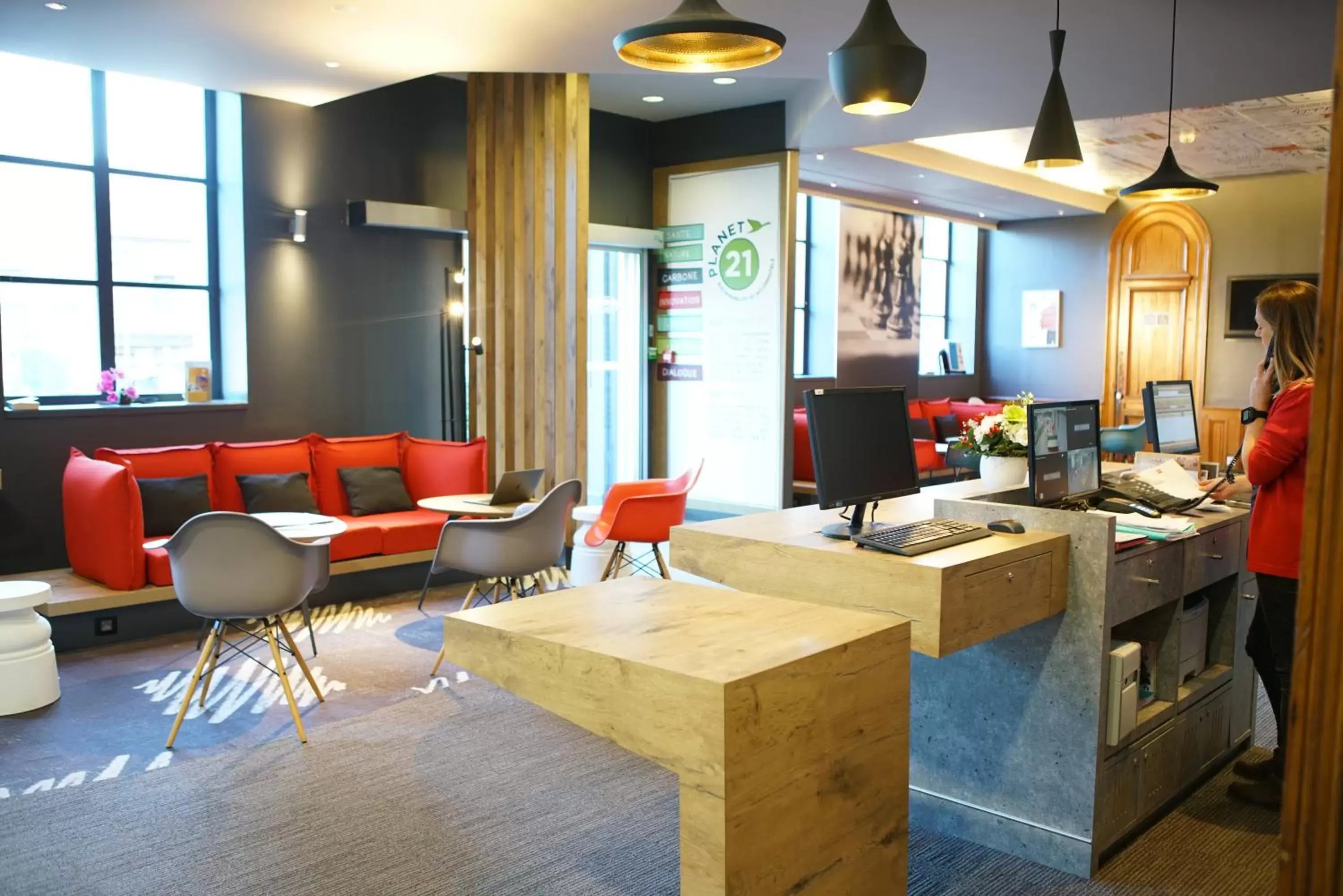 Lobby or reception in ibis Douai Centre