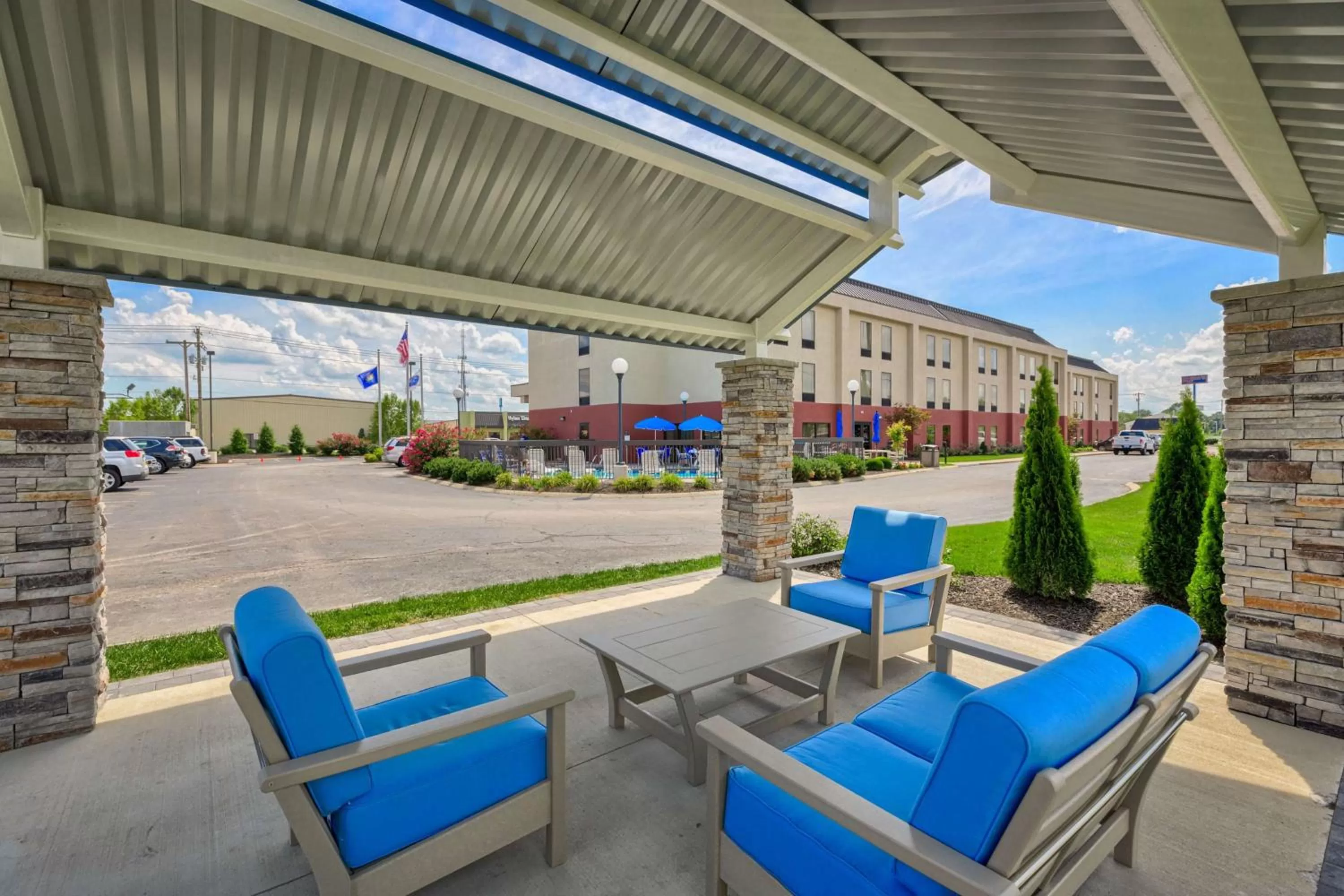 Property building in Hampton Inn Owensboro