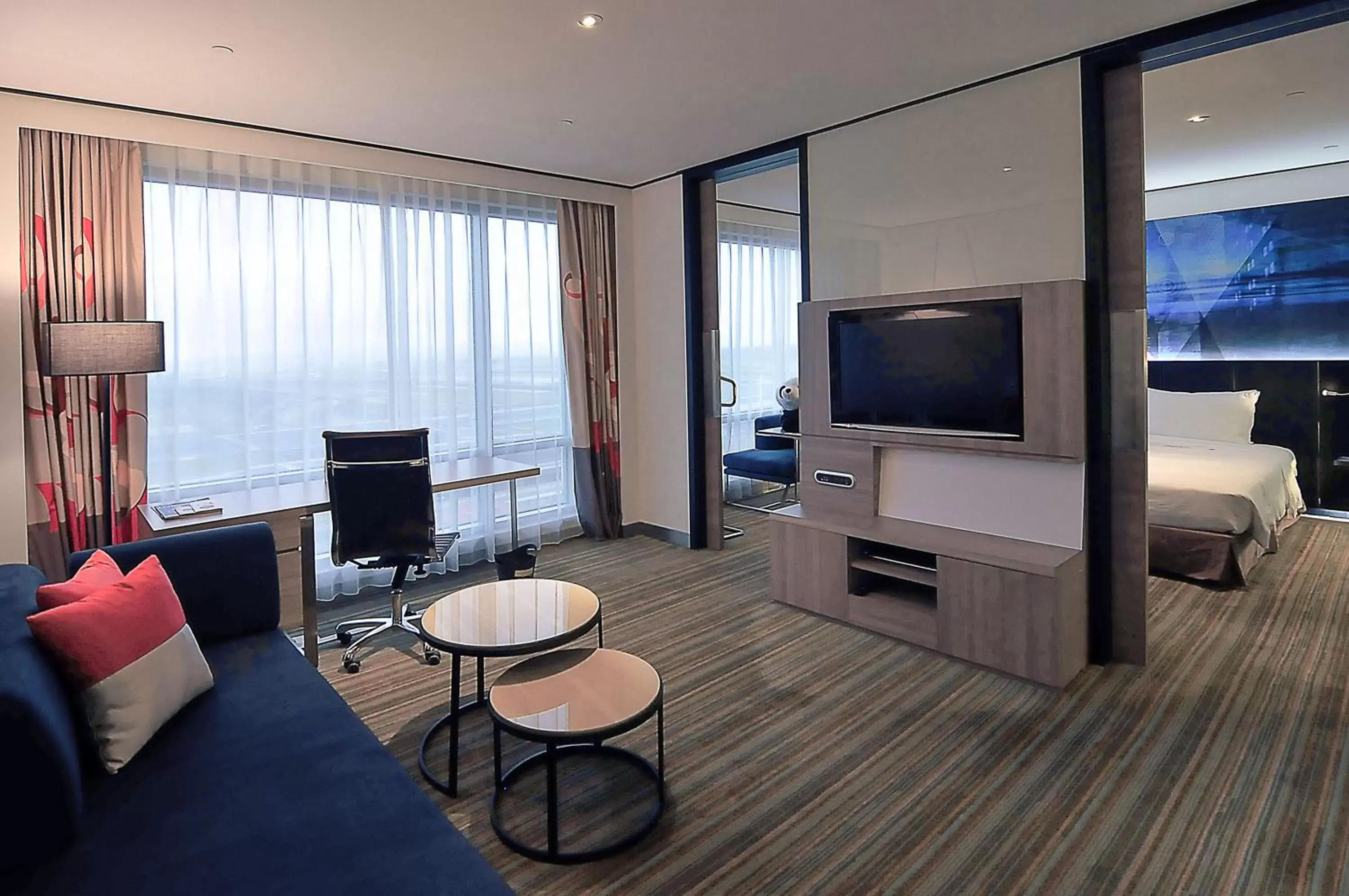 Living room, TV/Entertainment Center in Novotel Taipei Taoyuan International Airport