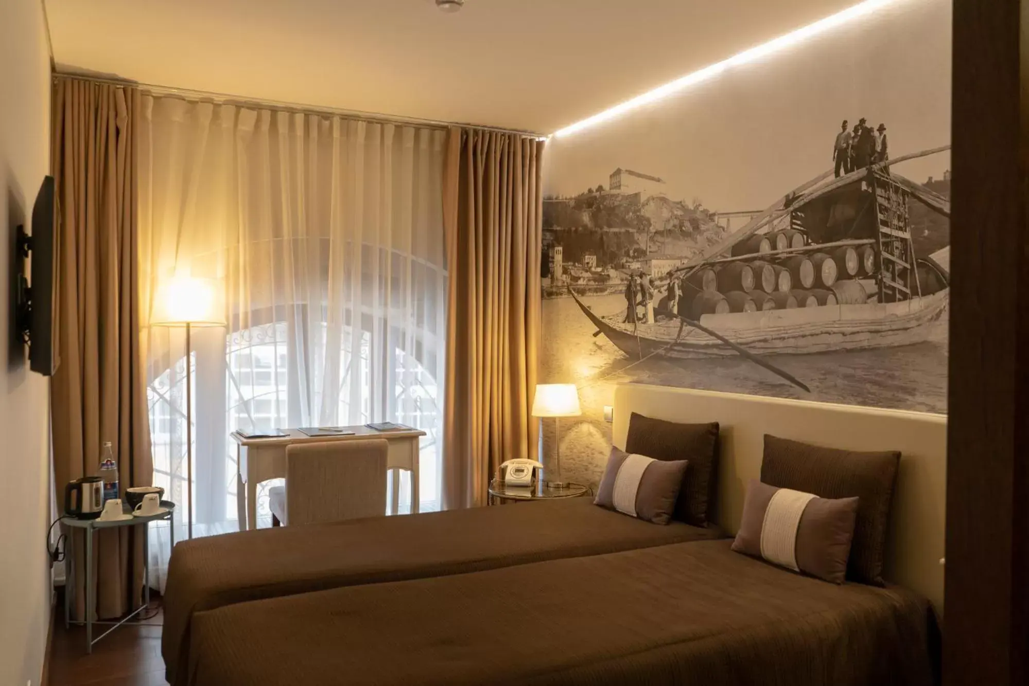 Bedroom, Bed in Ribeira do Porto Hotel